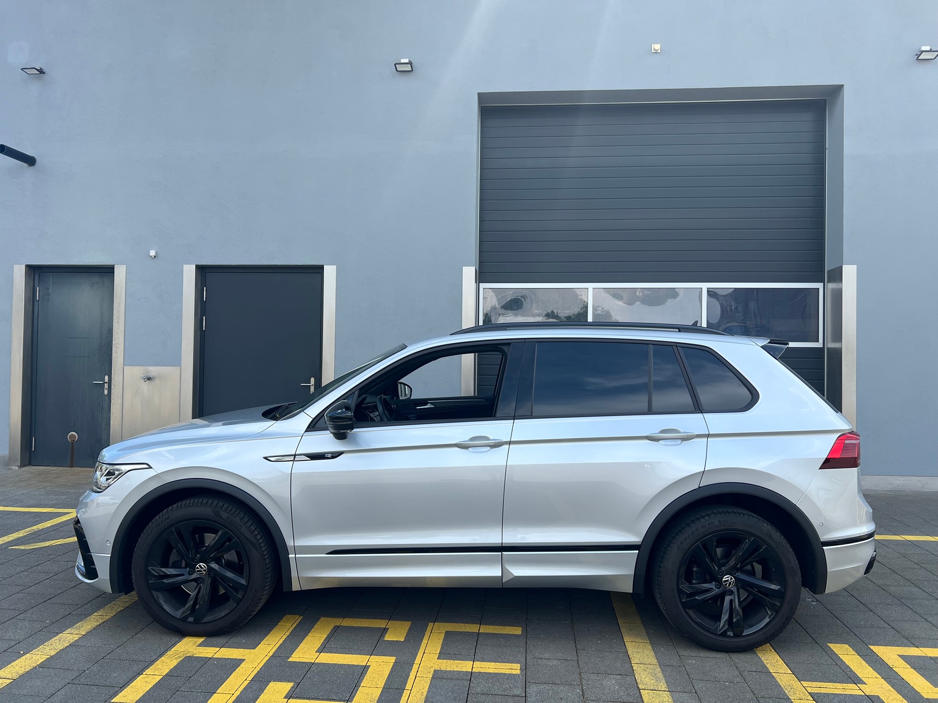 VW Tiguan 2.0TSI R-Line 4Motion DSG-image-6