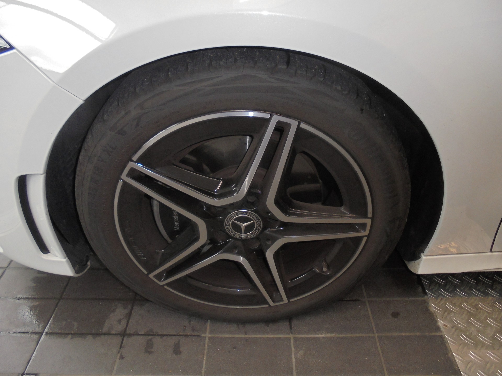 MERCEDES-BENZ A 220 AMG Line 7G-DCT-image-7