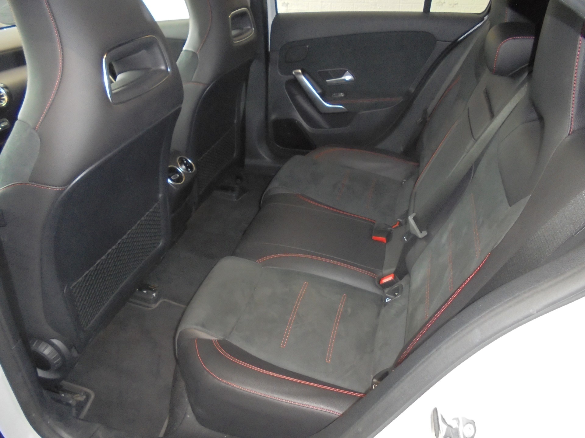 MERCEDES-BENZ A 220 AMG Line 7G-DCT-image-6