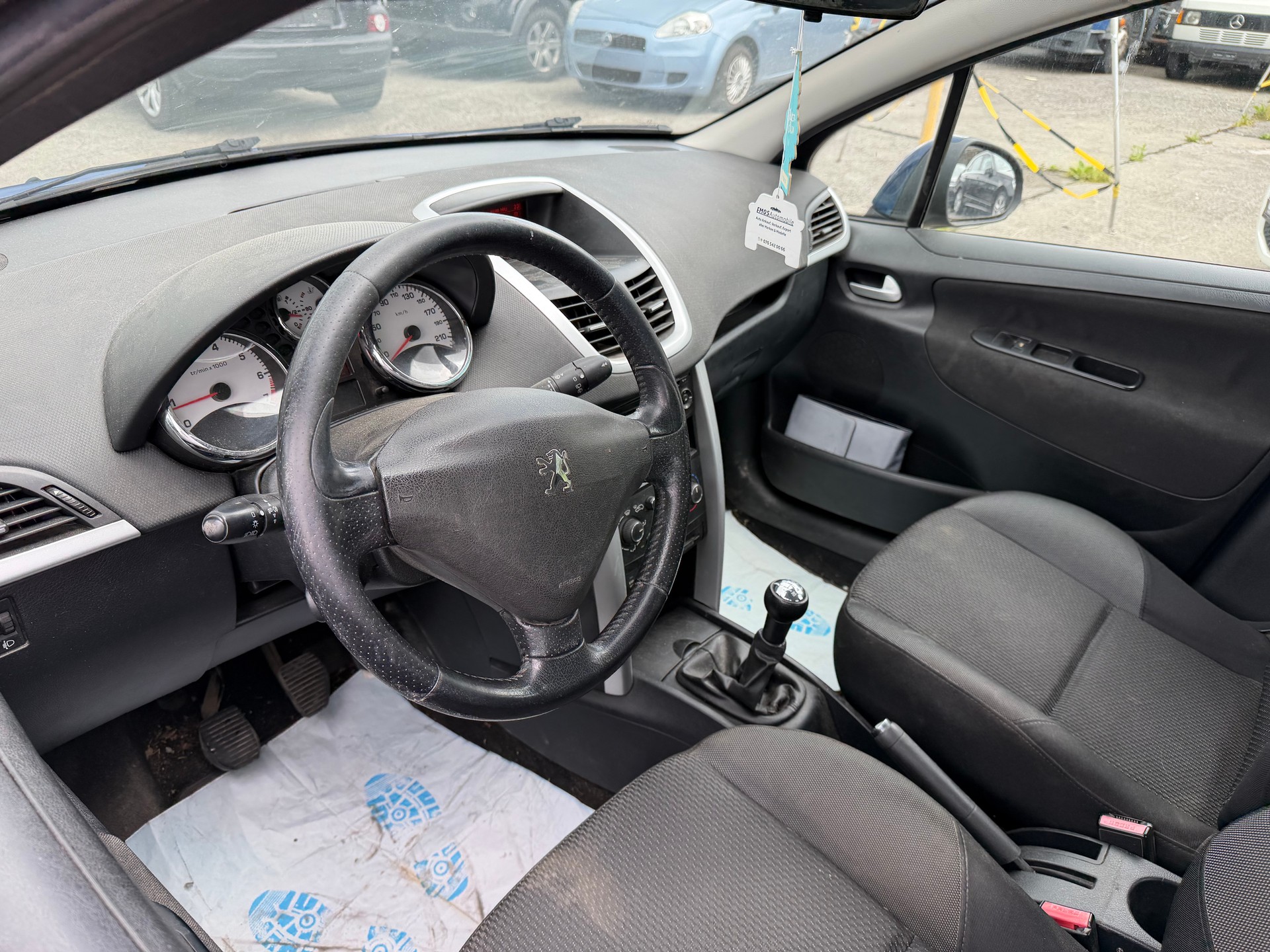 PEUGEOT 207 1.4 16V Sport-image-12