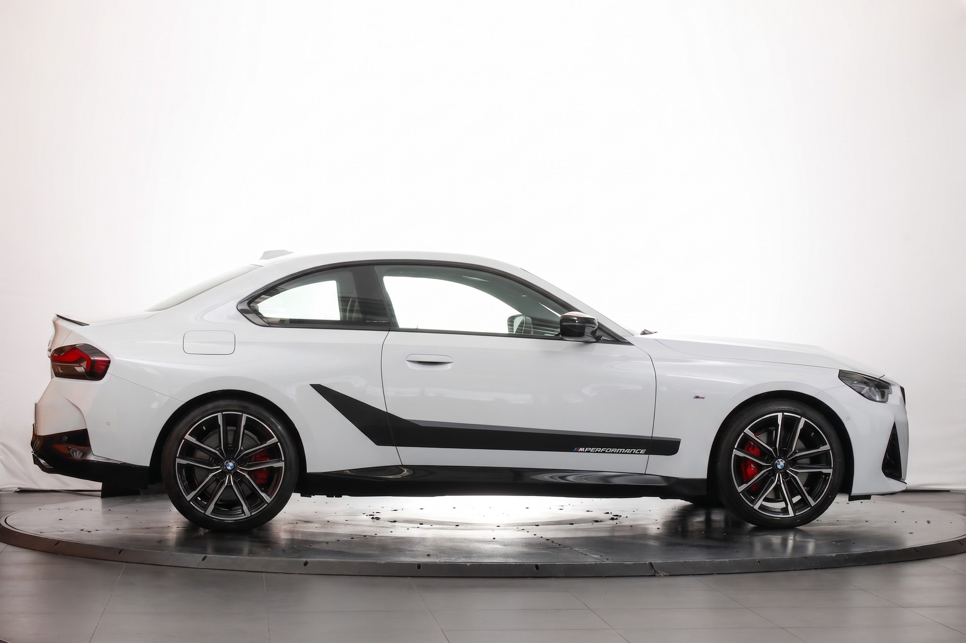 BMW M240i xDrive M Sport Pro Steptronic-showroom-element-3