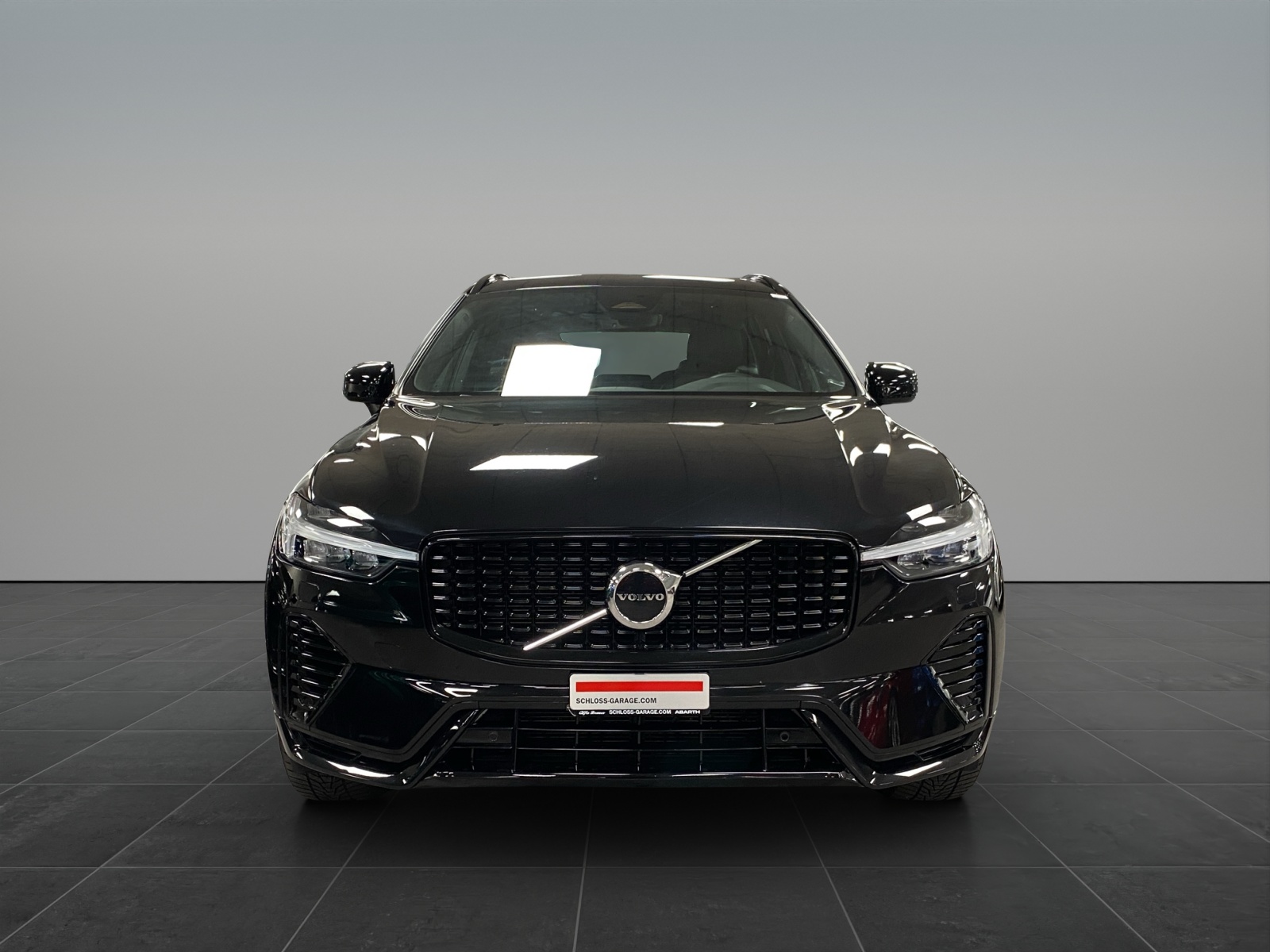 VOLVO XC60 2.0 B5 MH R-Design-showroom-element-1