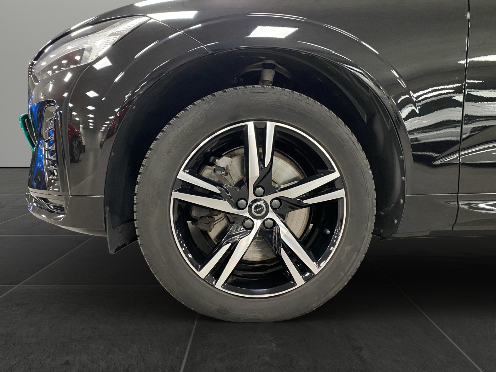 VOLVO XC60 2.0 B5 MH R-Design-image-9