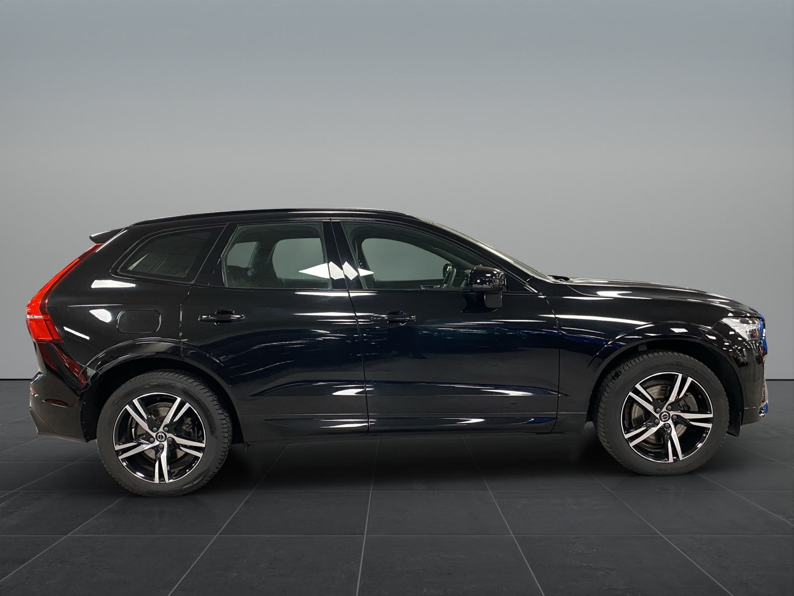 VOLVO XC60 2.0 B5 MH R-Design-image-7