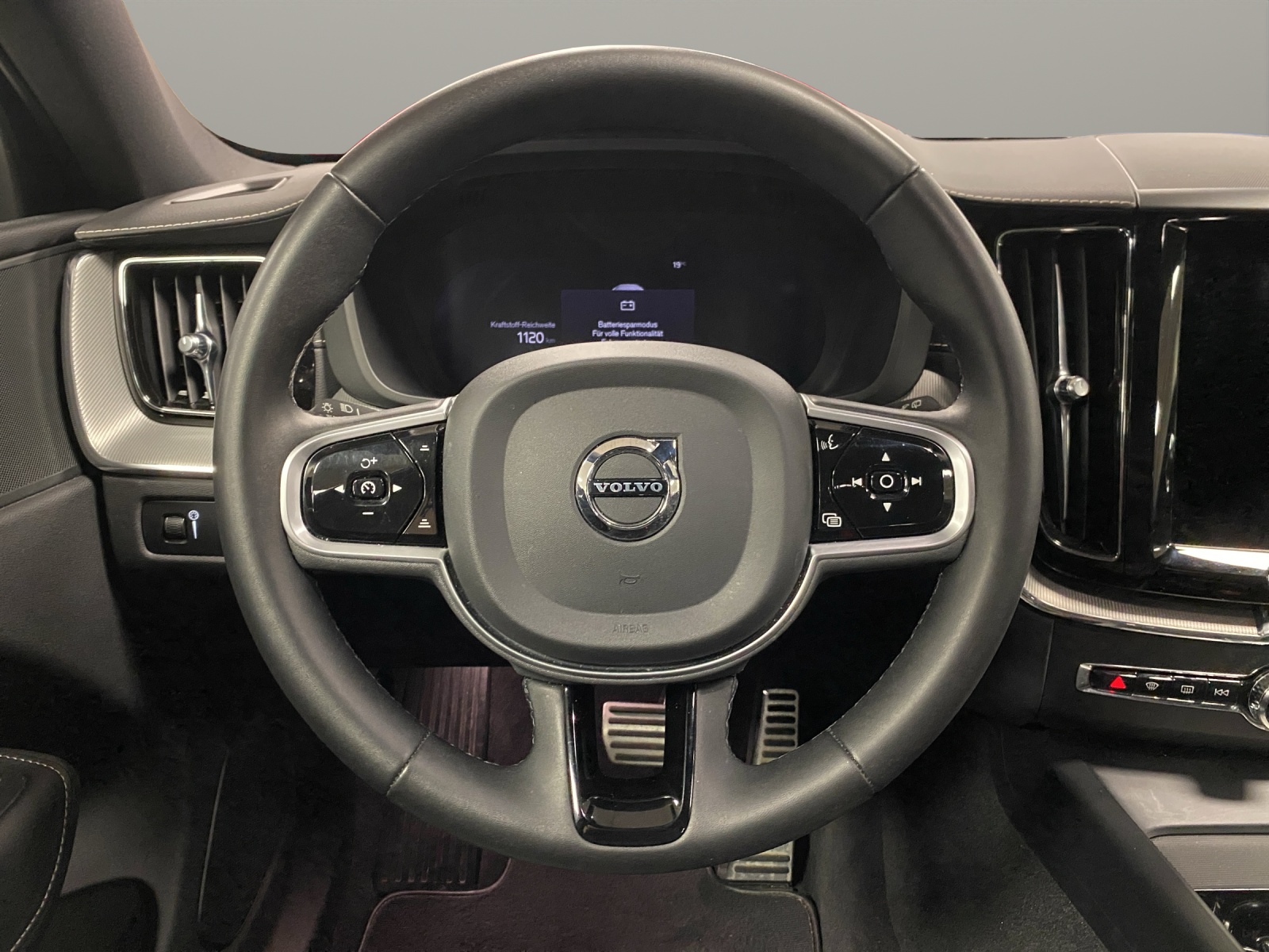 VOLVO XC60 2.0 B5 MH R-Design-image-12