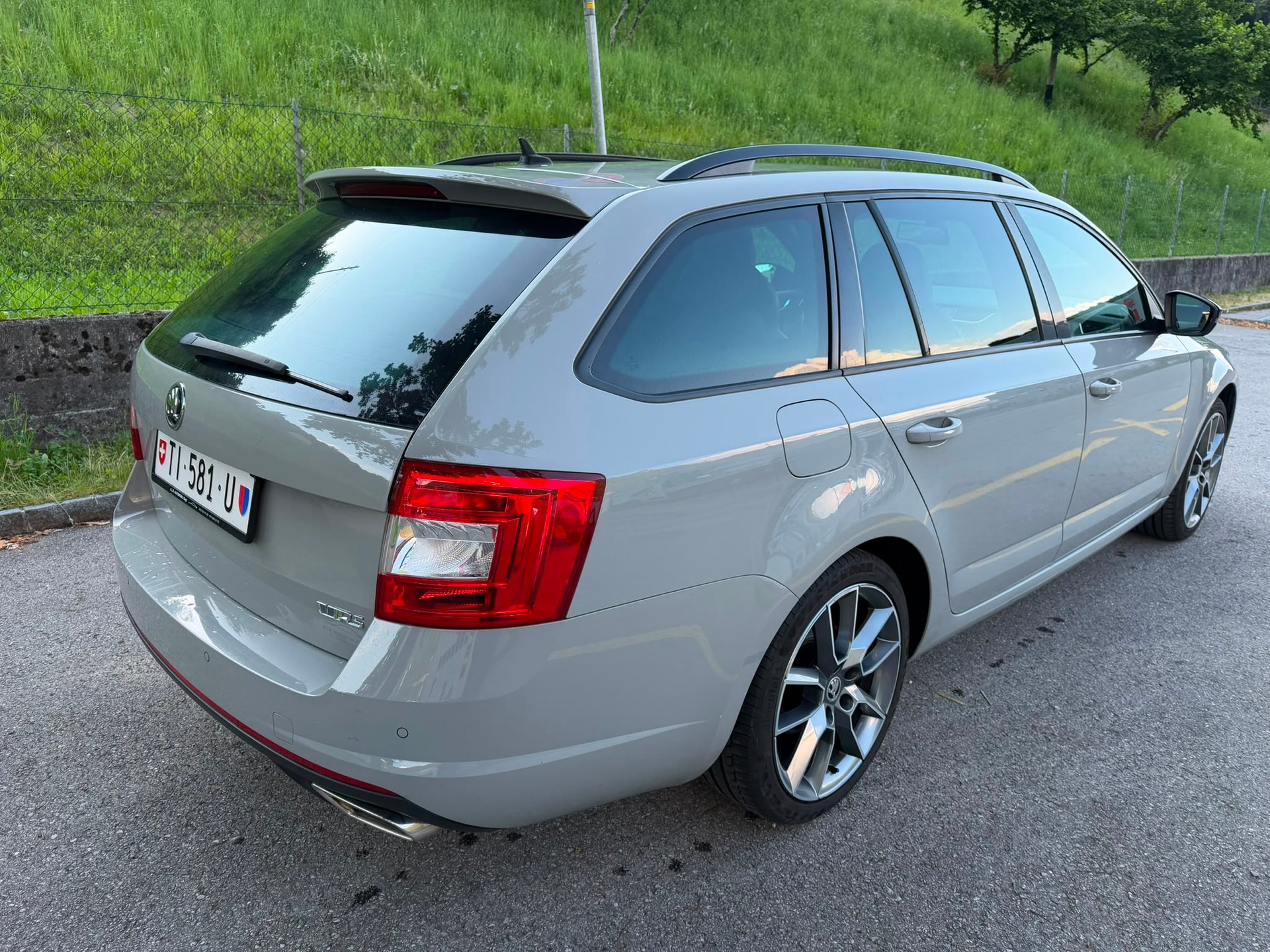 SKODA Octavia Combi 2.0 TDI RS DSG-image-2