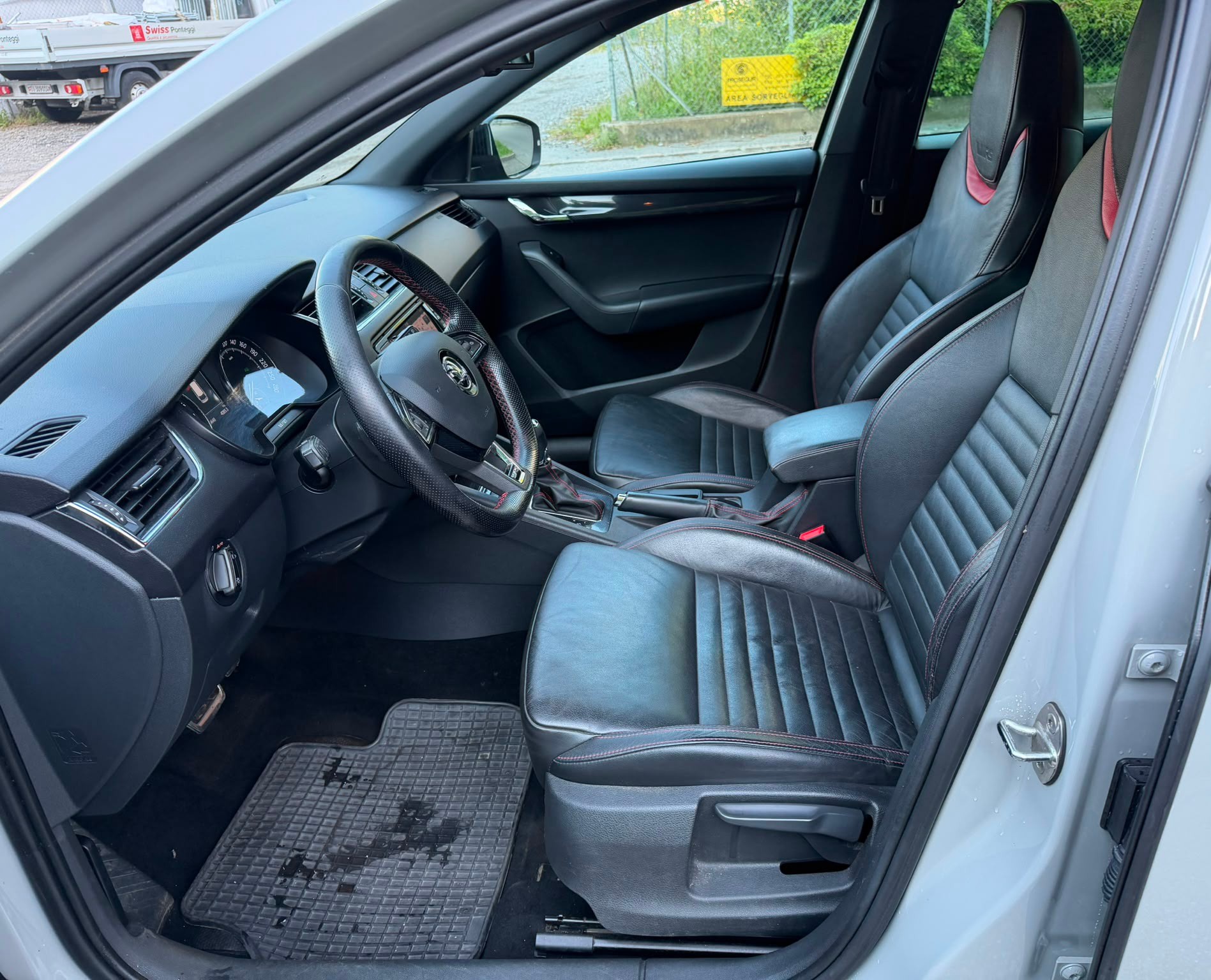 SKODA Octavia Combi 2.0 TDI RS DSG-image-7