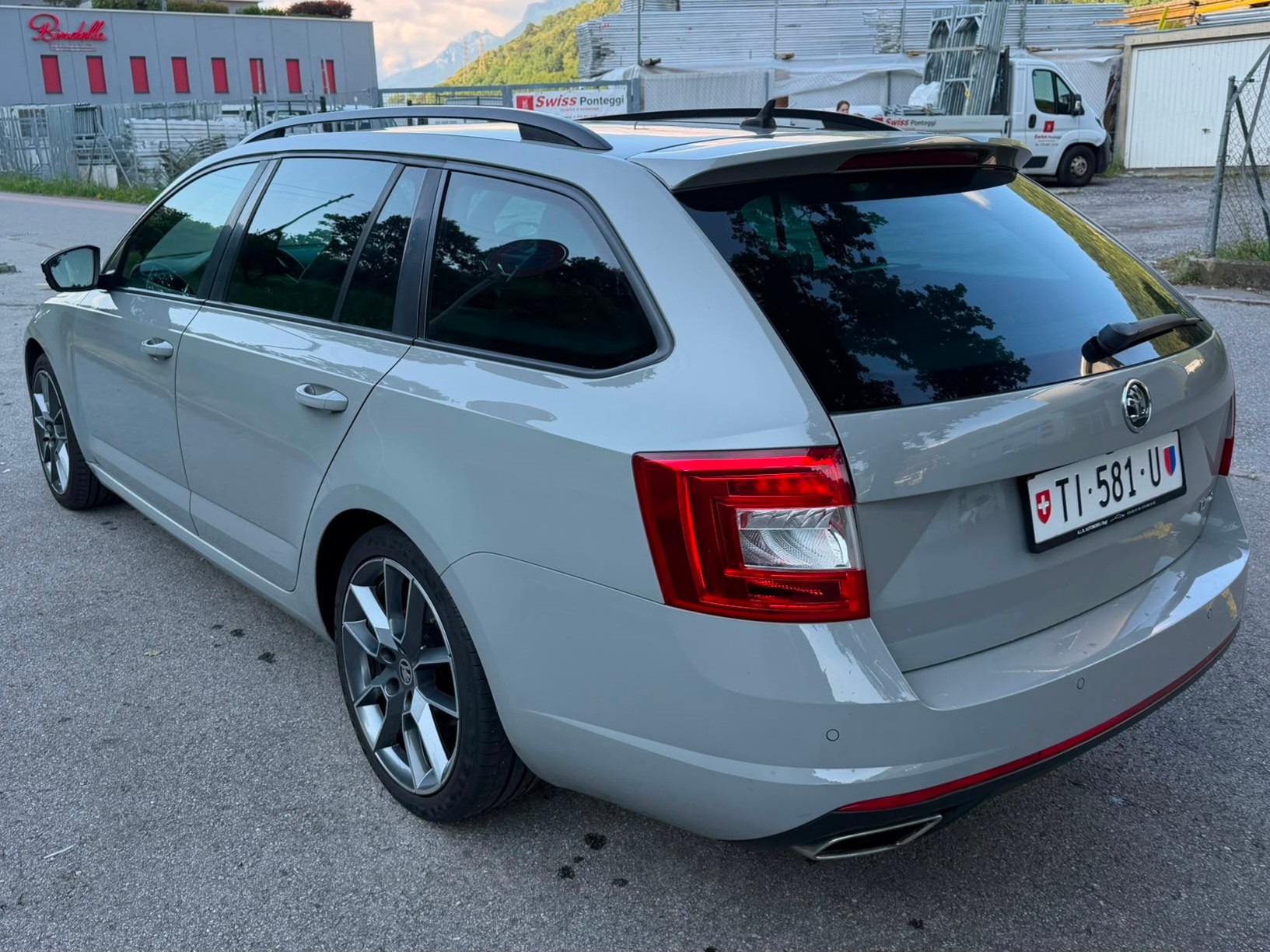 SKODA Octavia Combi 2.0 TDI RS DSG-image-3
