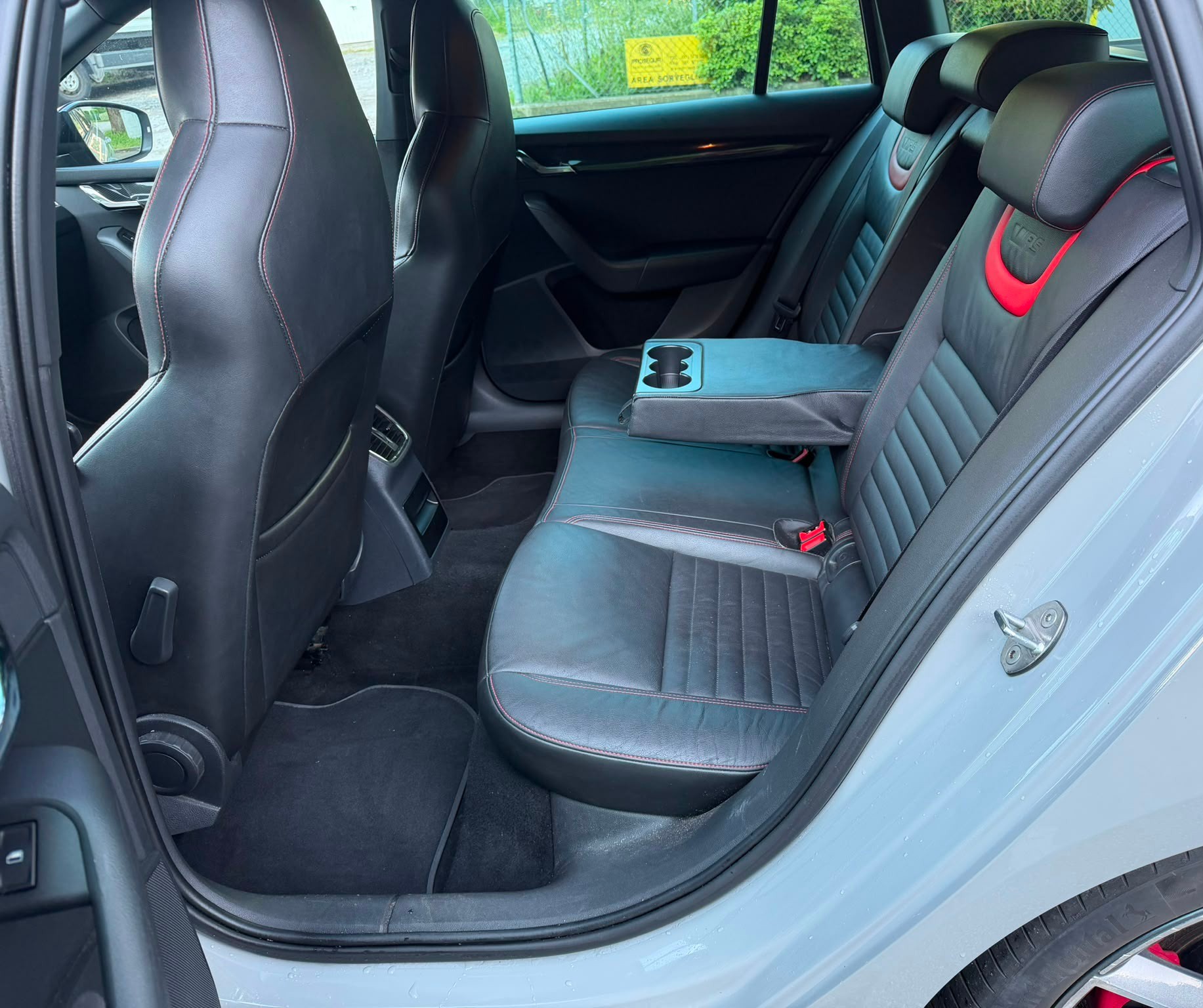 SKODA Octavia Combi 2.0 TDI RS DSG-image-11