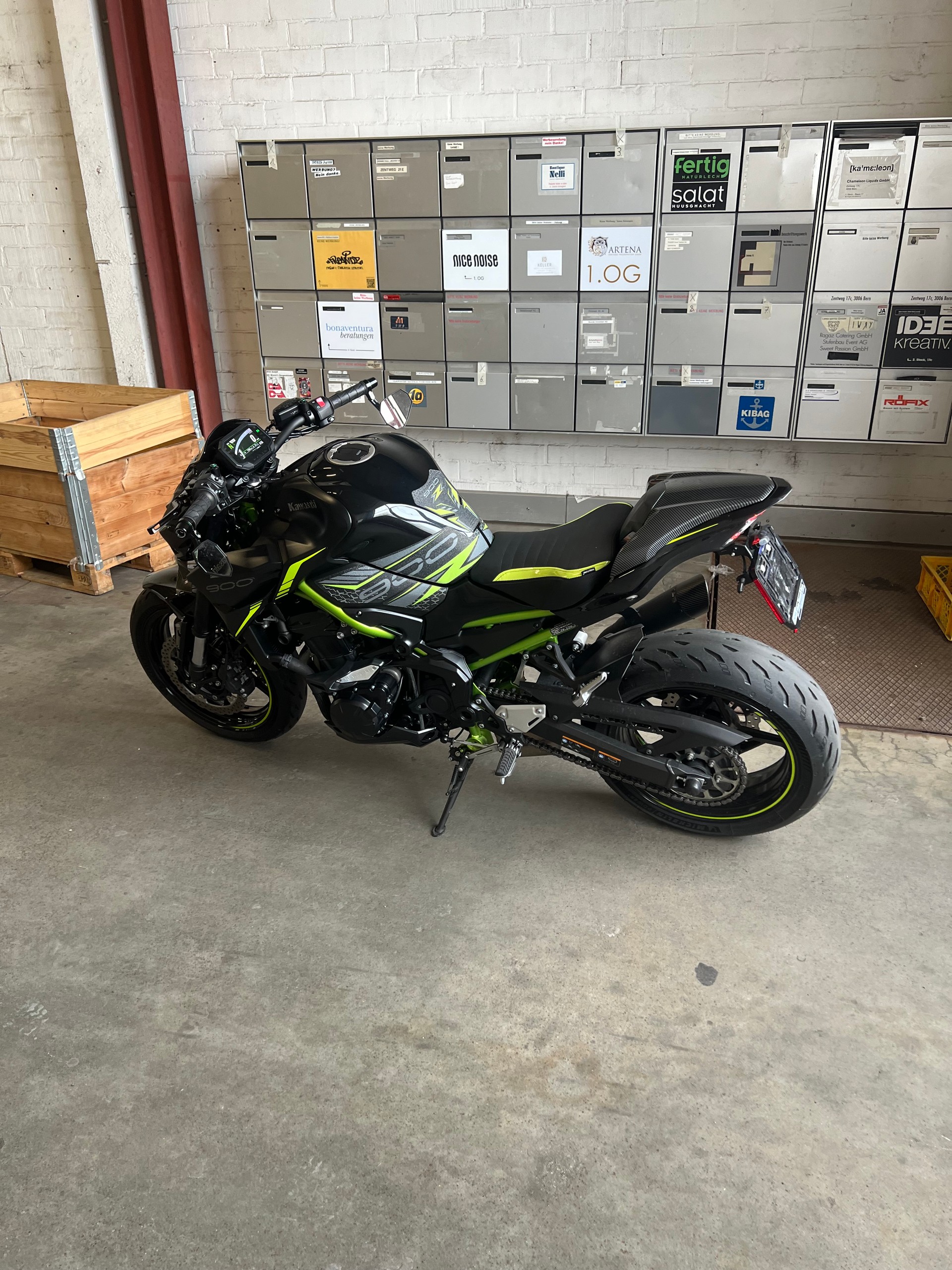 KAWASAKI Z 900-image-1