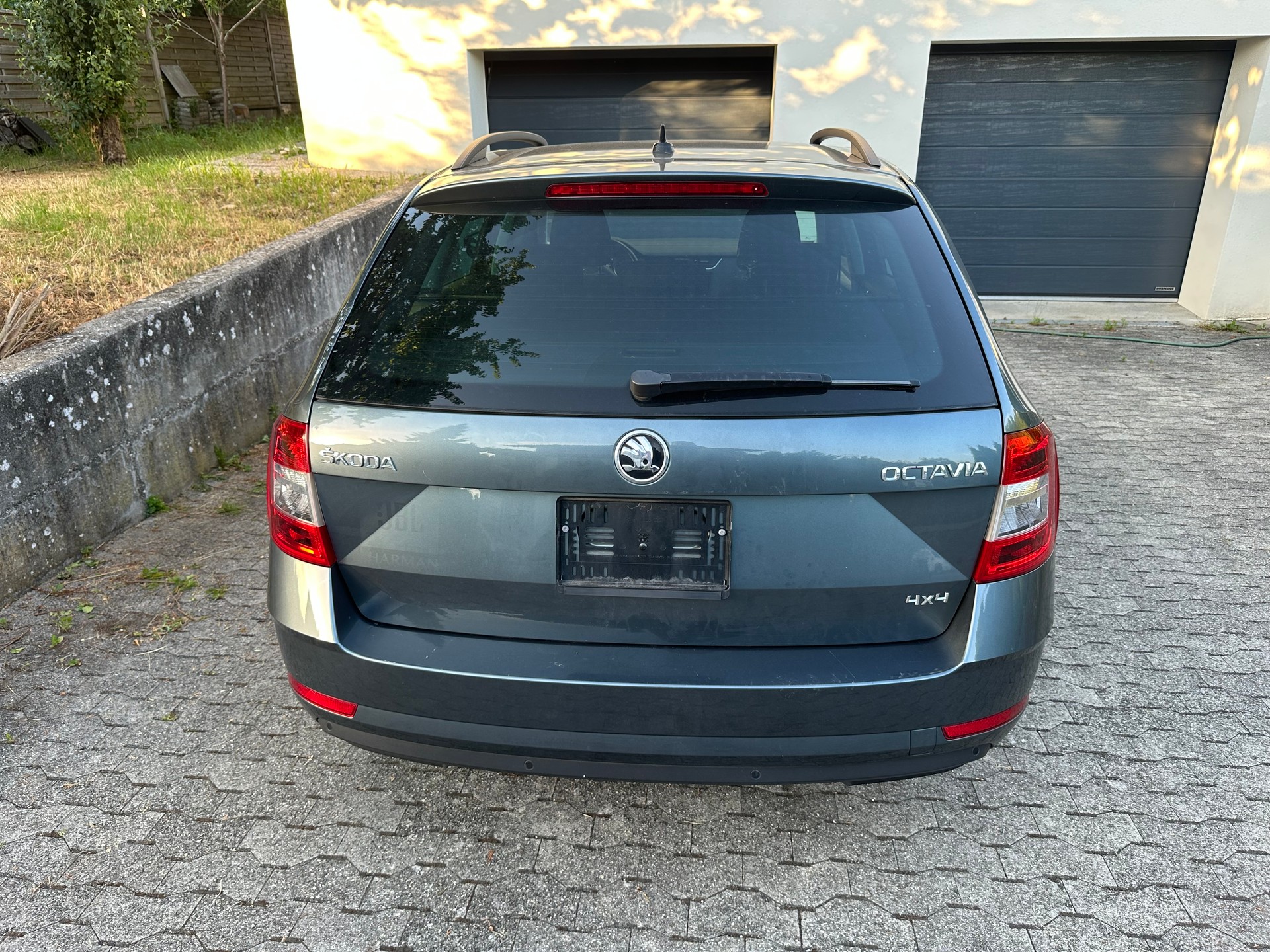 SKODA Octavia Combi 2.0 TDI Ambition 4x4-image-4