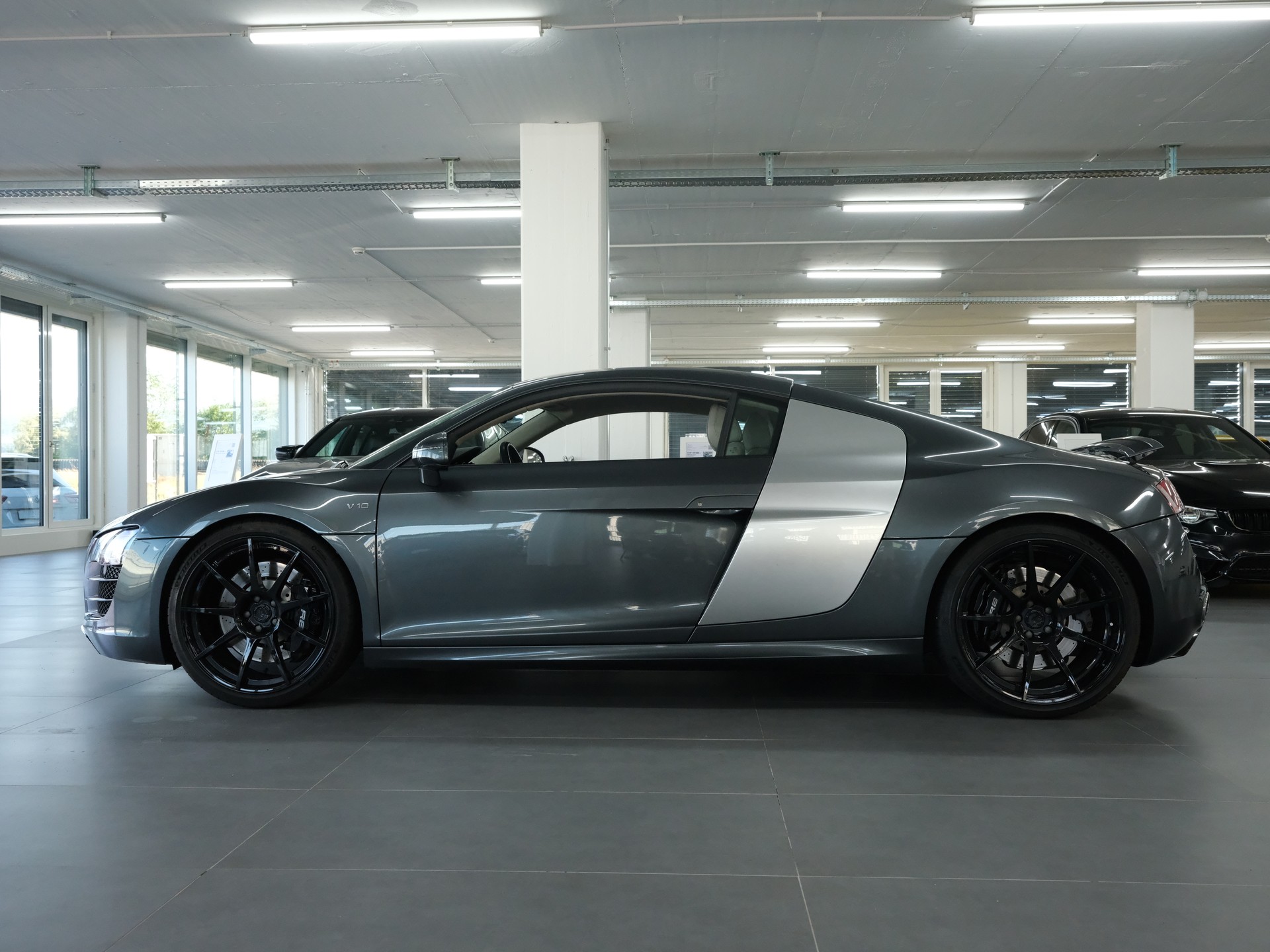 AUDI R8 Coupé 5.2 R-Tronic *Sportabgassanlage* *Aus 1.Hand* *Frisch Service/MFK*-image-6