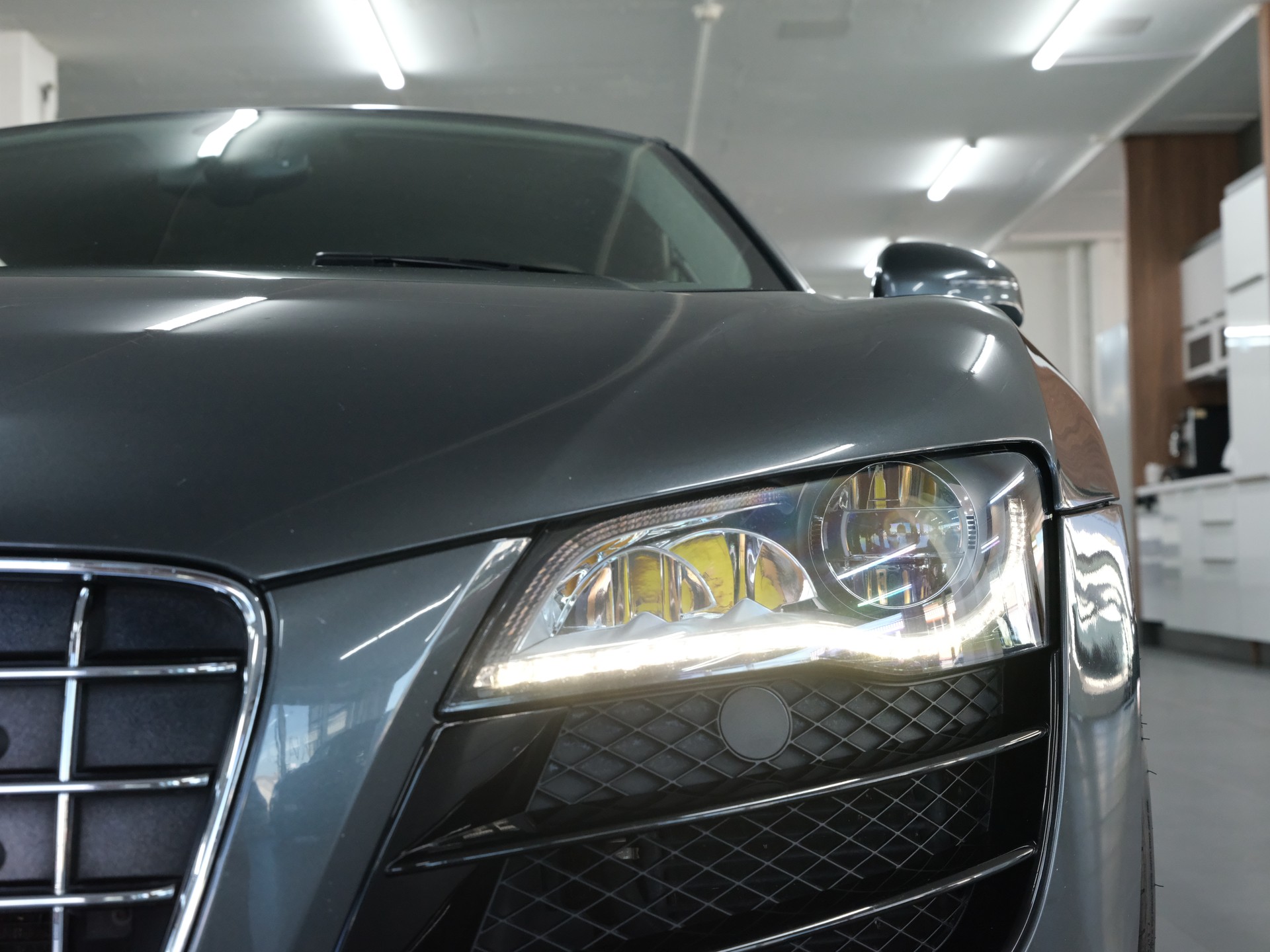 AUDI R8 Coupé 5.2 R-Tronic *Sportabgassanlage* *Aus 1.Hand* *Frisch Service/MFK*-image-10