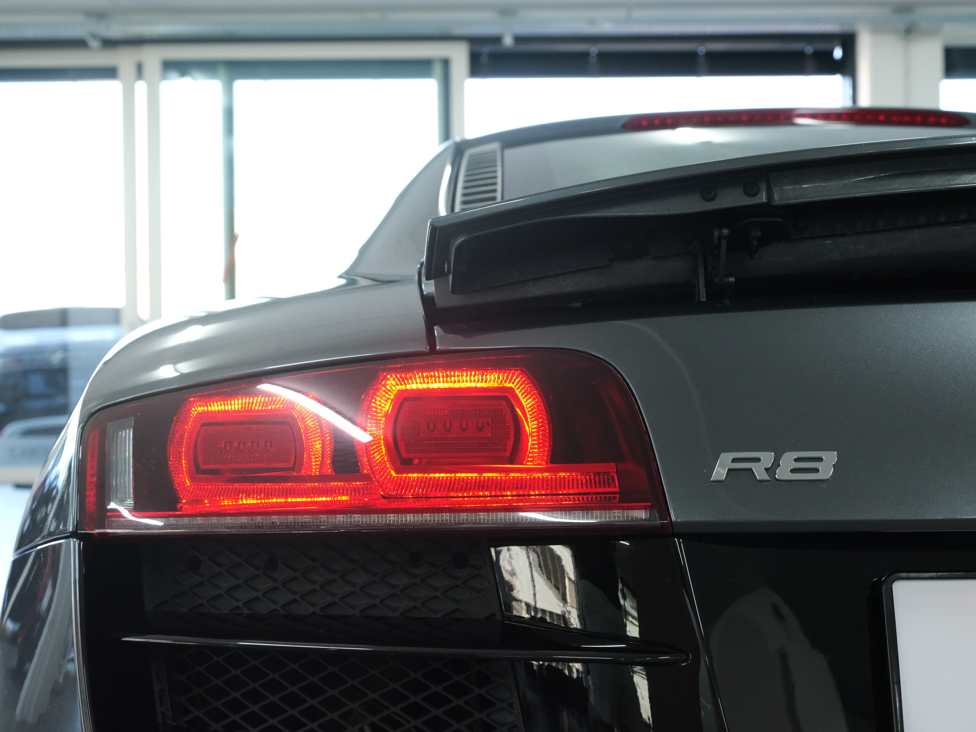AUDI R8 Coupé 5.2 R-Tronic *Sportabgassanlage* *Aus 1.Hand* *Frisch Service/MFK*-image-14
