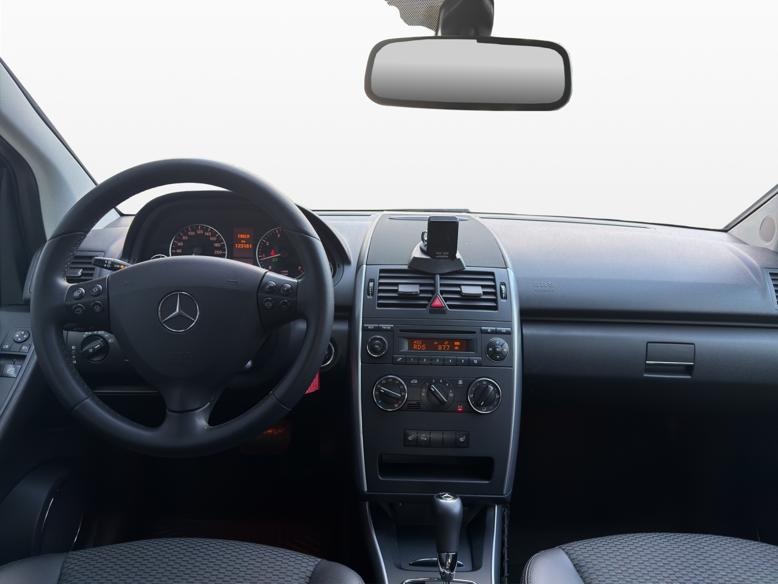 MERCEDES-BENZ A 170 Avantgarde Edition A-image-11