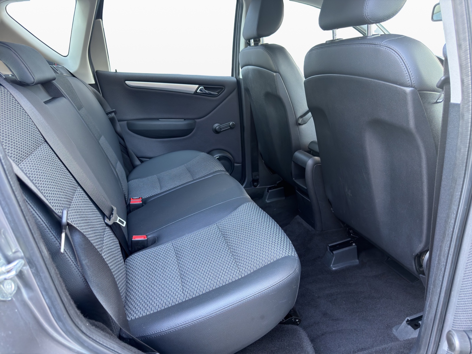 MERCEDES-BENZ A 170 Avantgarde Edition A-image-18