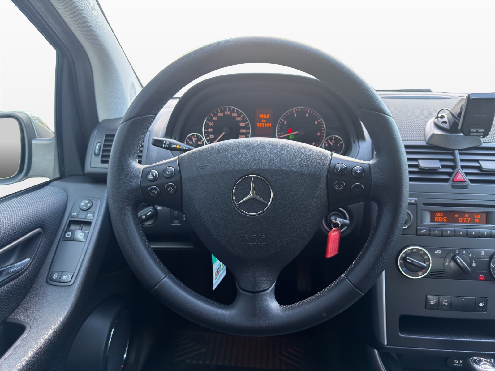 MERCEDES-BENZ A 170 Avantgarde Edition A-image-10