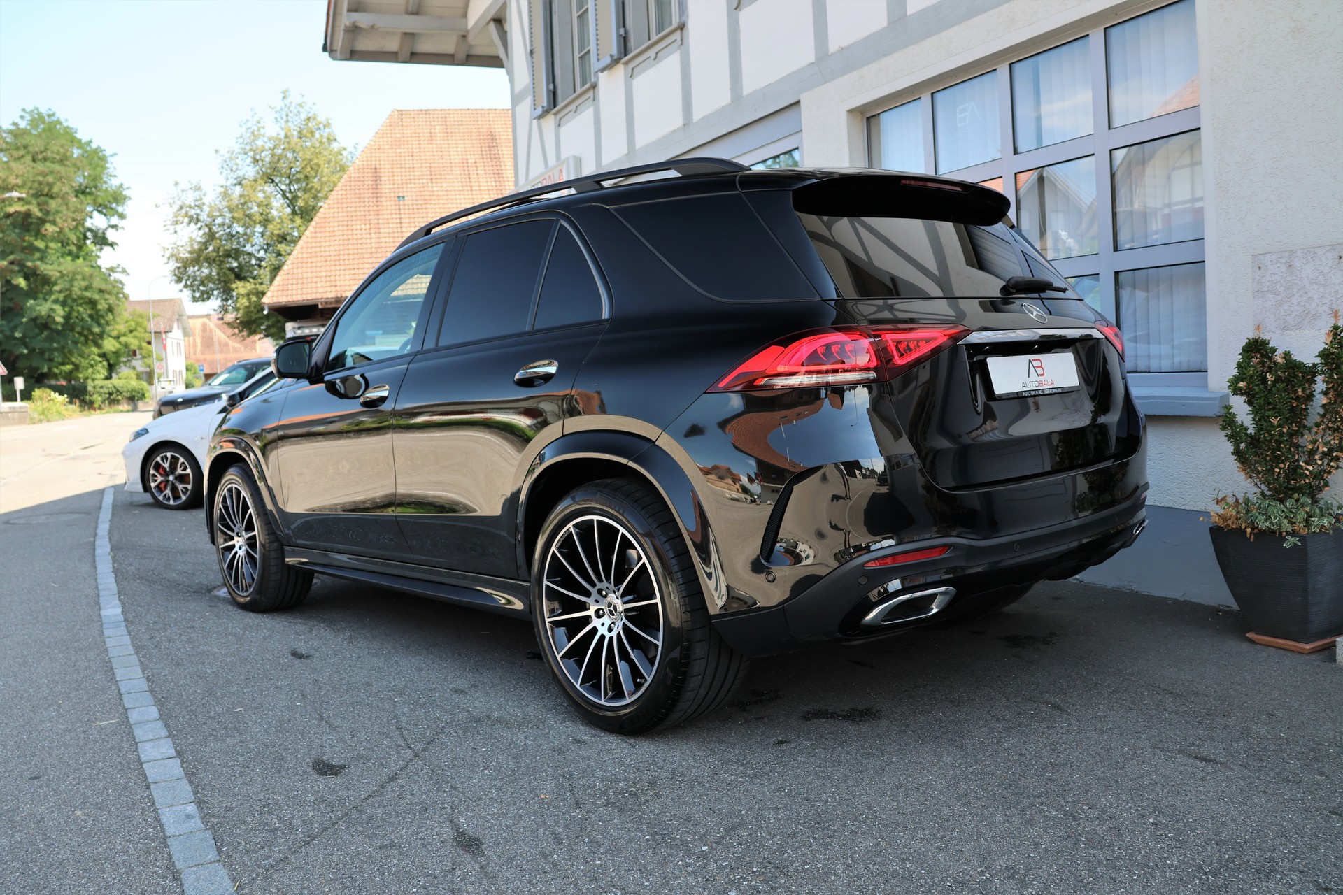 MERCEDES-BENZ GLE 300 d 4Matic AMG Line 9G-Tronic (CH)-image-4