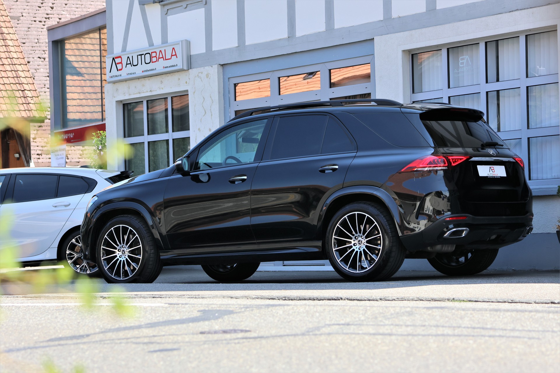 MERCEDES-BENZ GLE 300 d 4Matic AMG Line 9G-Tronic (CH)-showroom-element-3