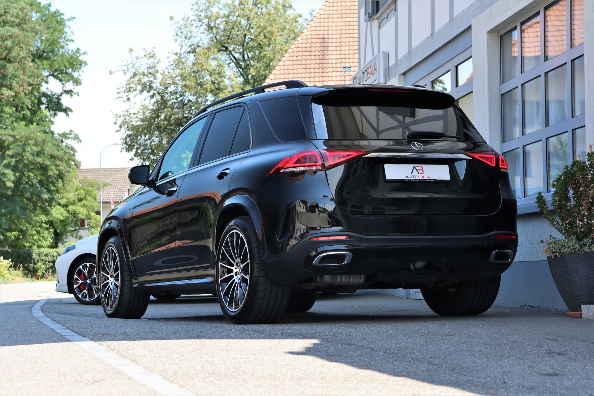 MERCEDES-BENZ GLE 300 d 4Matic AMG Line 9G-Tronic (CH)-showroom-element-2