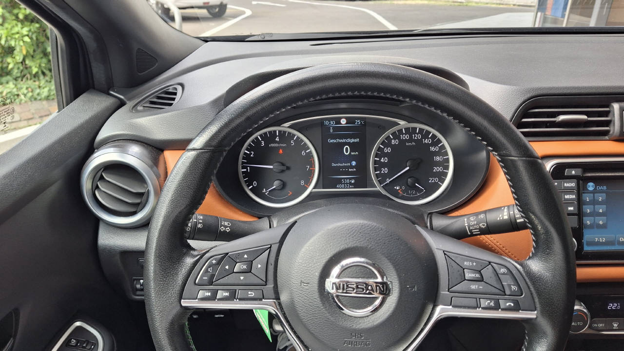 NISSAN Micra 0.9 IG-T N-Connecta-image-9
