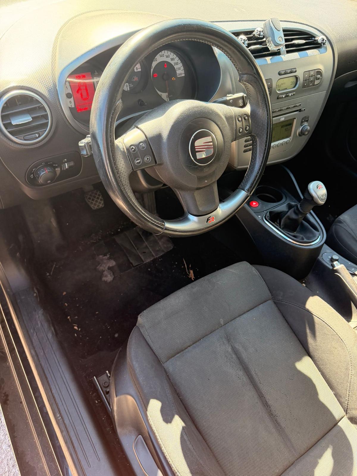 SEAT Leon 2.0 TSI FR-image-4