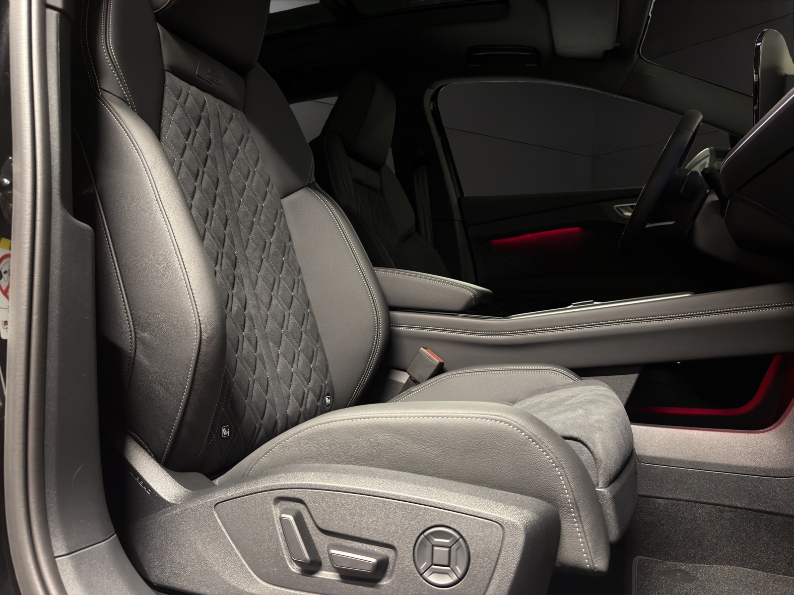 AUDI Q4 e-tron SUV quattro performance-image-14