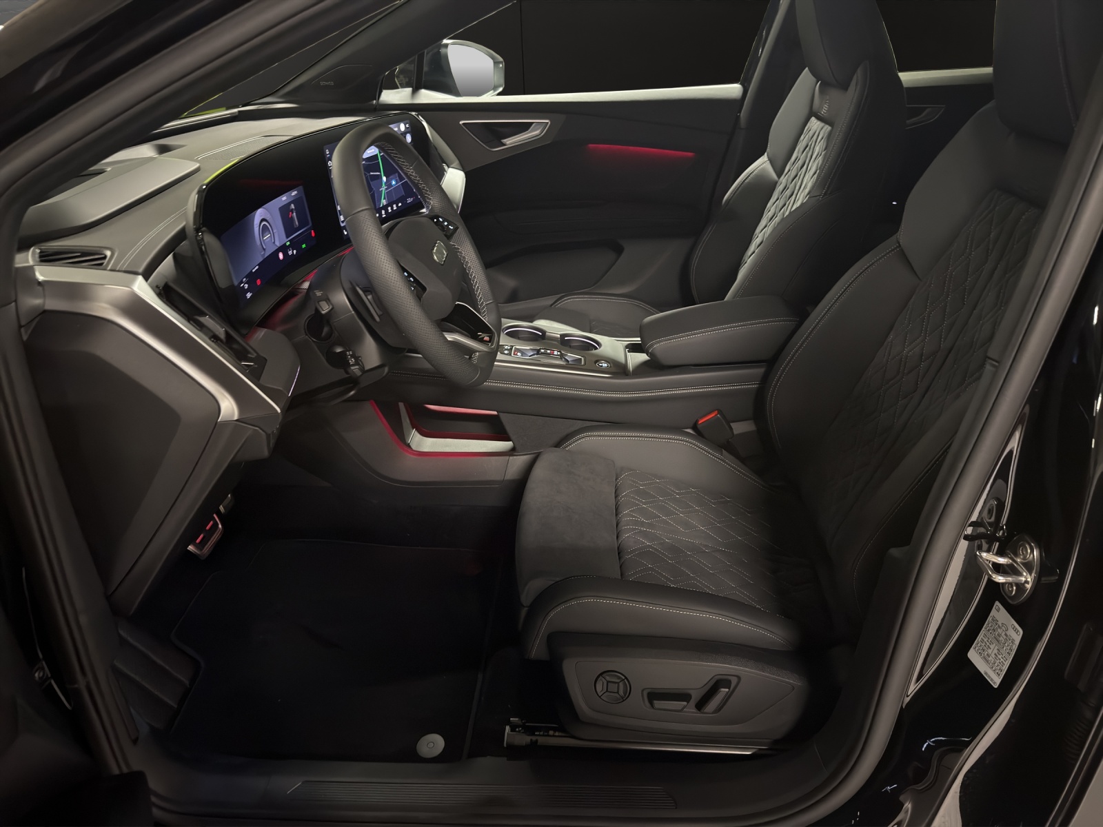 AUDI Q4 e-tron SUV quattro performance-image-7