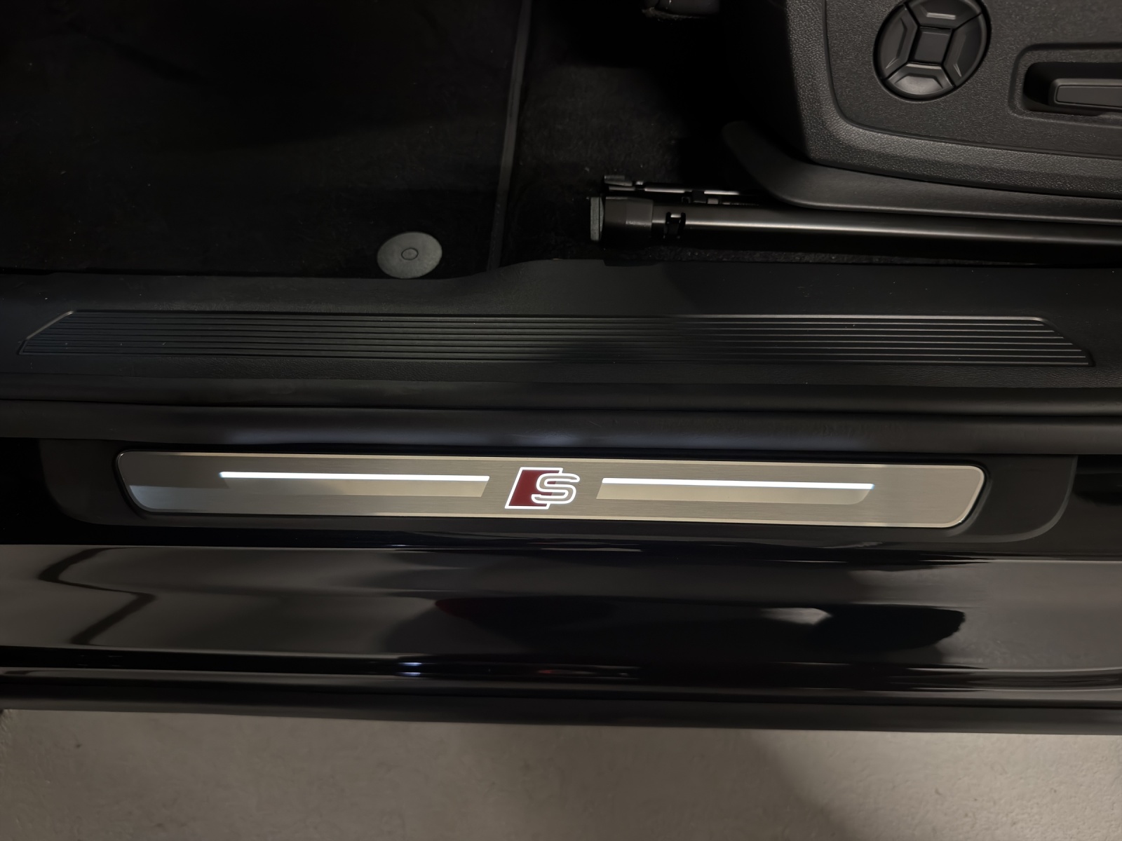 AUDI Q4 e-tron SUV quattro performance-image-21