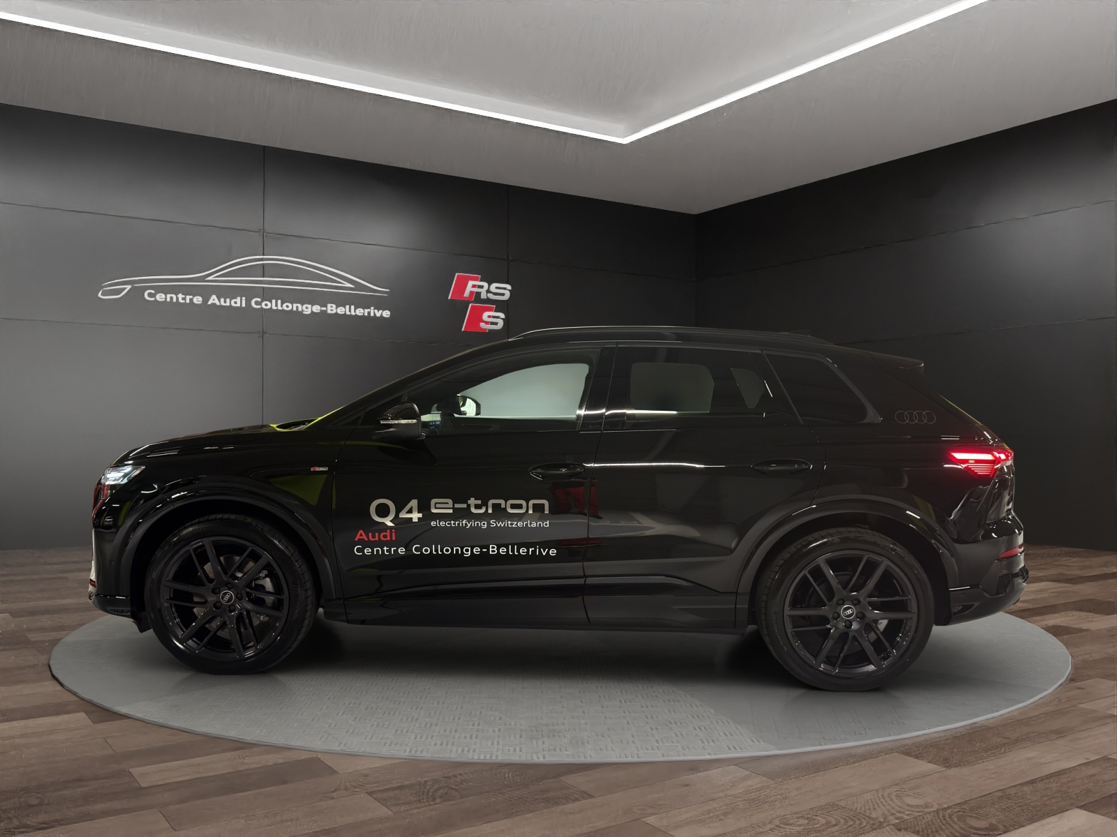 AUDI Q4 e-tron SUV quattro performance-showroom-element-2
