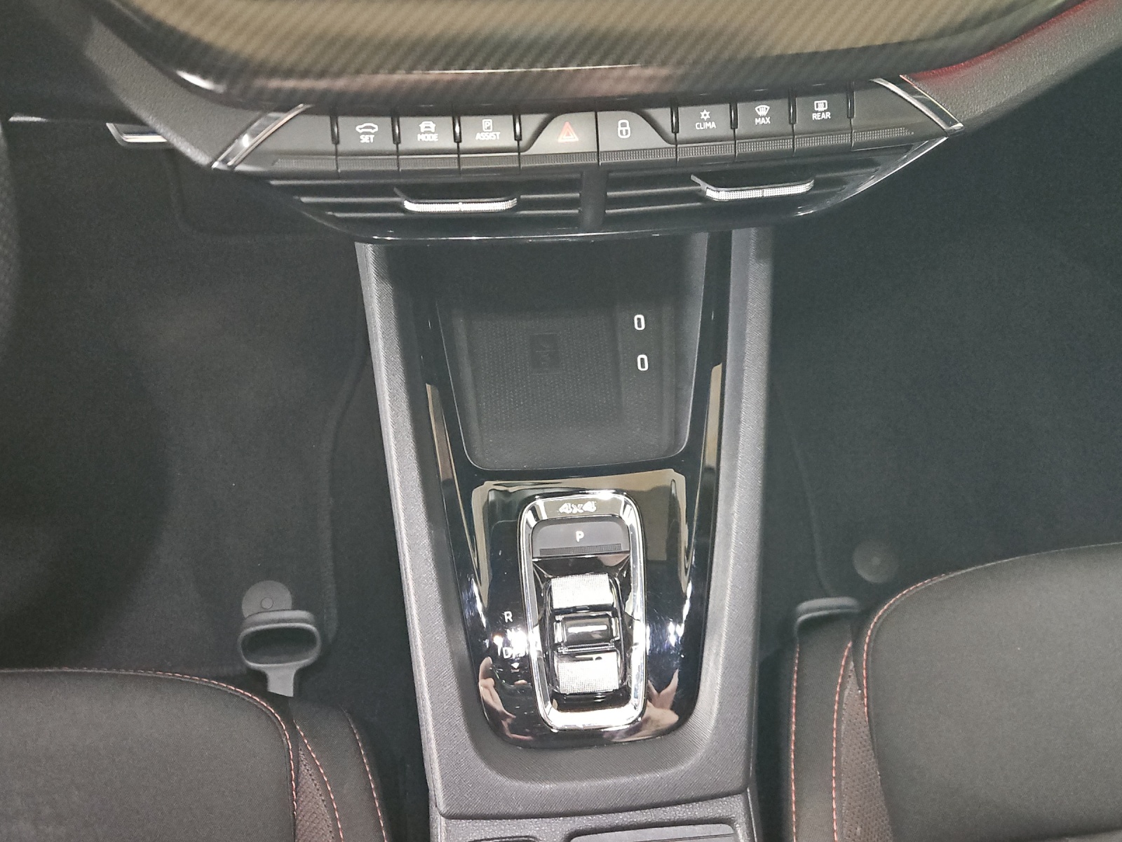 SKODA Octavia Combi 2.0 TDI DSG RS 4x4-image-19