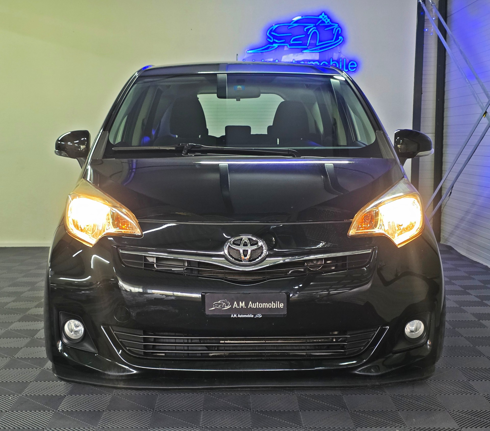 TOYOTA Verso-S 1.33 Linea Terra-showroom-element-1