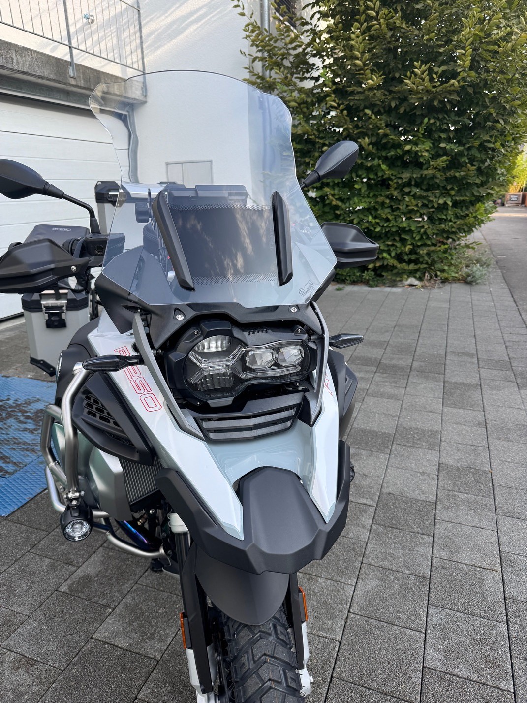 BMW Legendary Edition Adventure-image-0