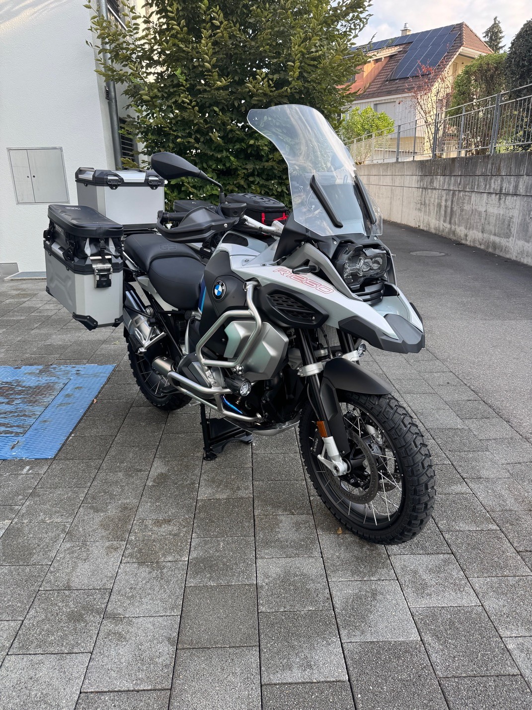 BMW Legendary Edition Adventure-image-3