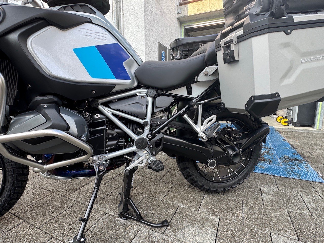 BMW Legendary Edition Adventure-image-11