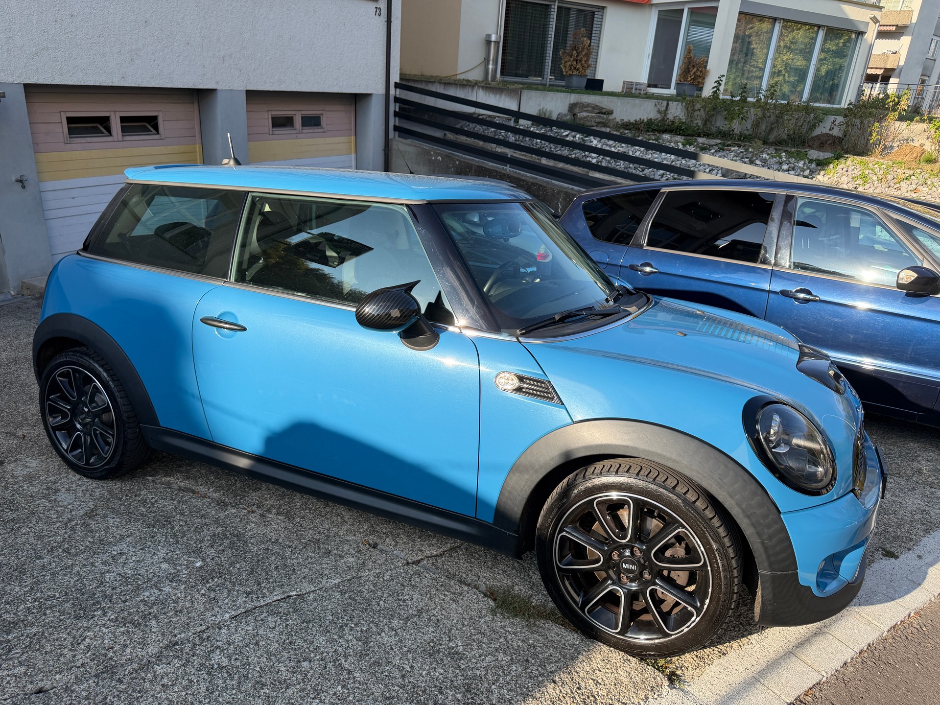 MINI Cooper S mit Garantie und gratis Service-showroom-element-1