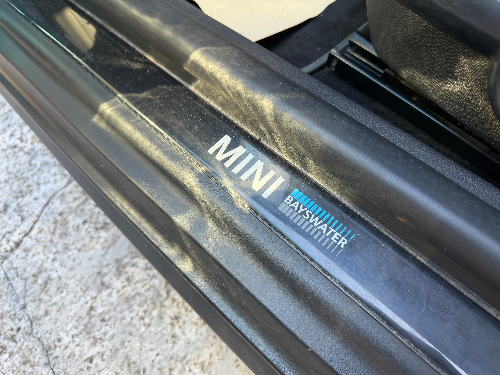 MINI Cooper S mit Garantie und gratis Service-showroom-element-2