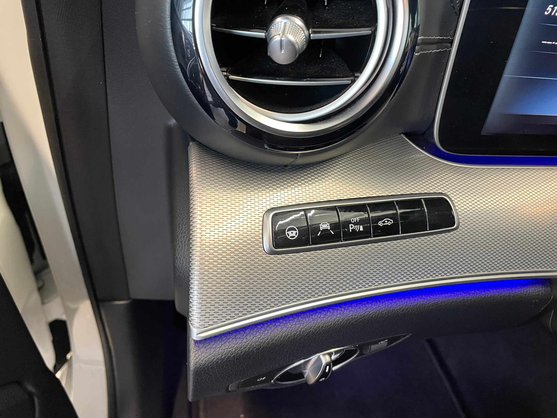 MERCEDES-BENZ E 43 AMG 4matic-image-3