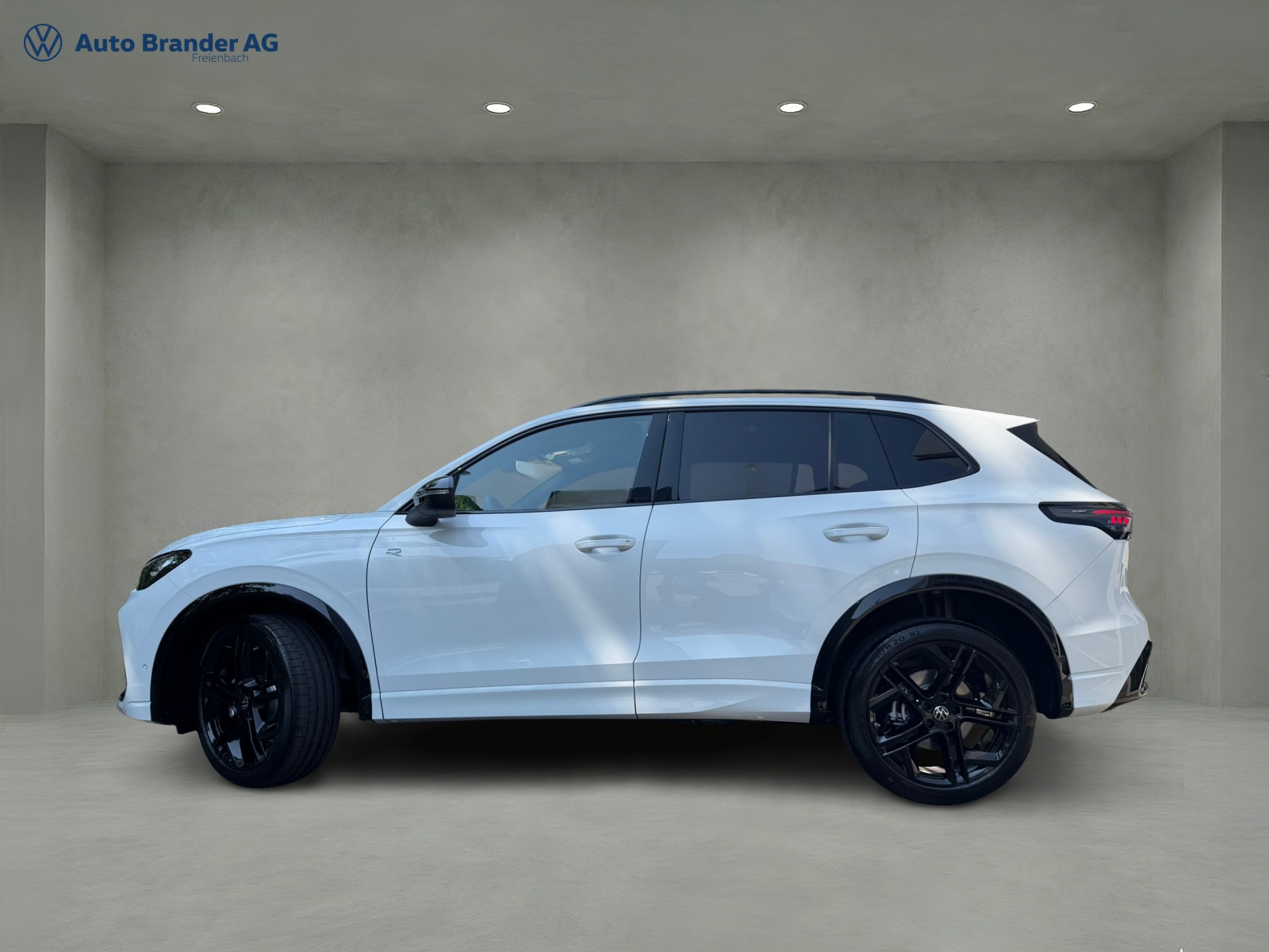 VW Tiguan 2.0 TSI DSG R-Line Plus 4Motion-showroom-element-3