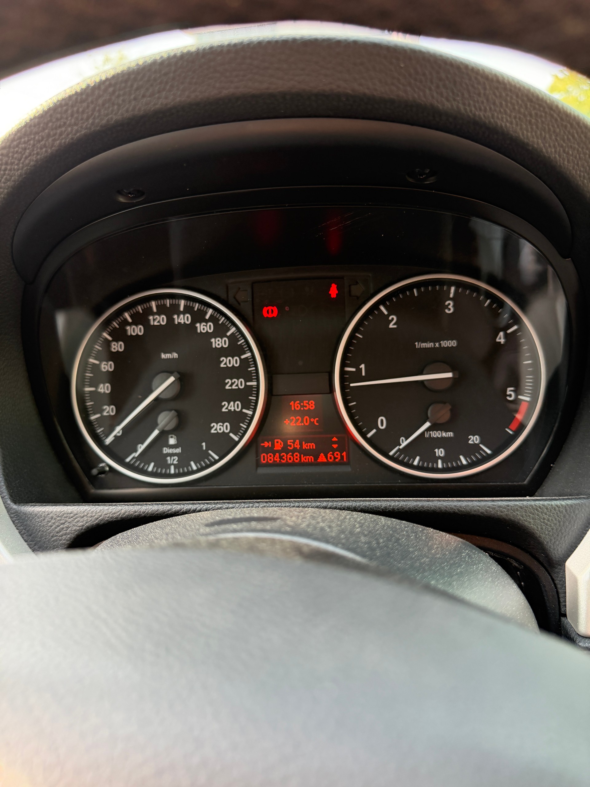 BMW 320d-image-6