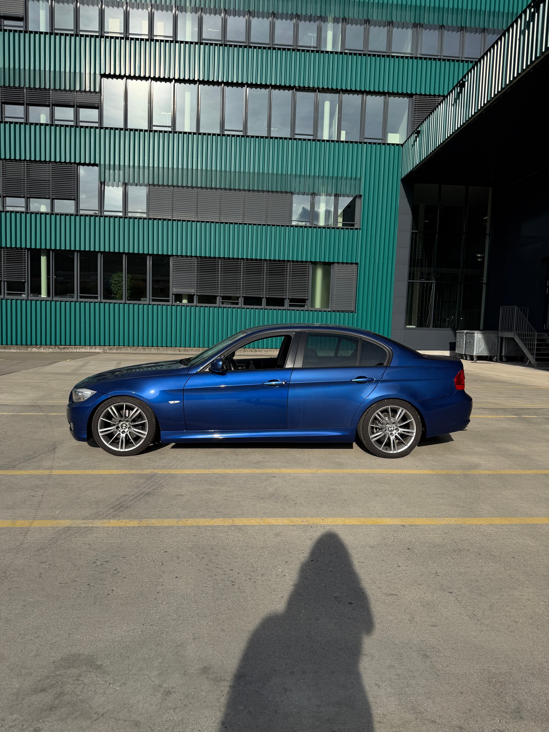 BMW 320d-image-1
