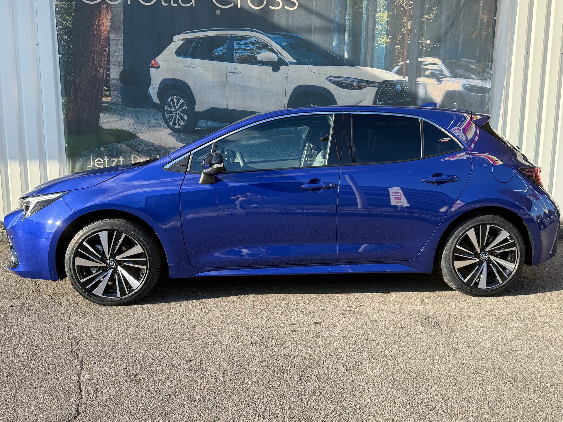 TOYOTA Corolla 2.0 HSD Trend e- CVT-showroom-element-1