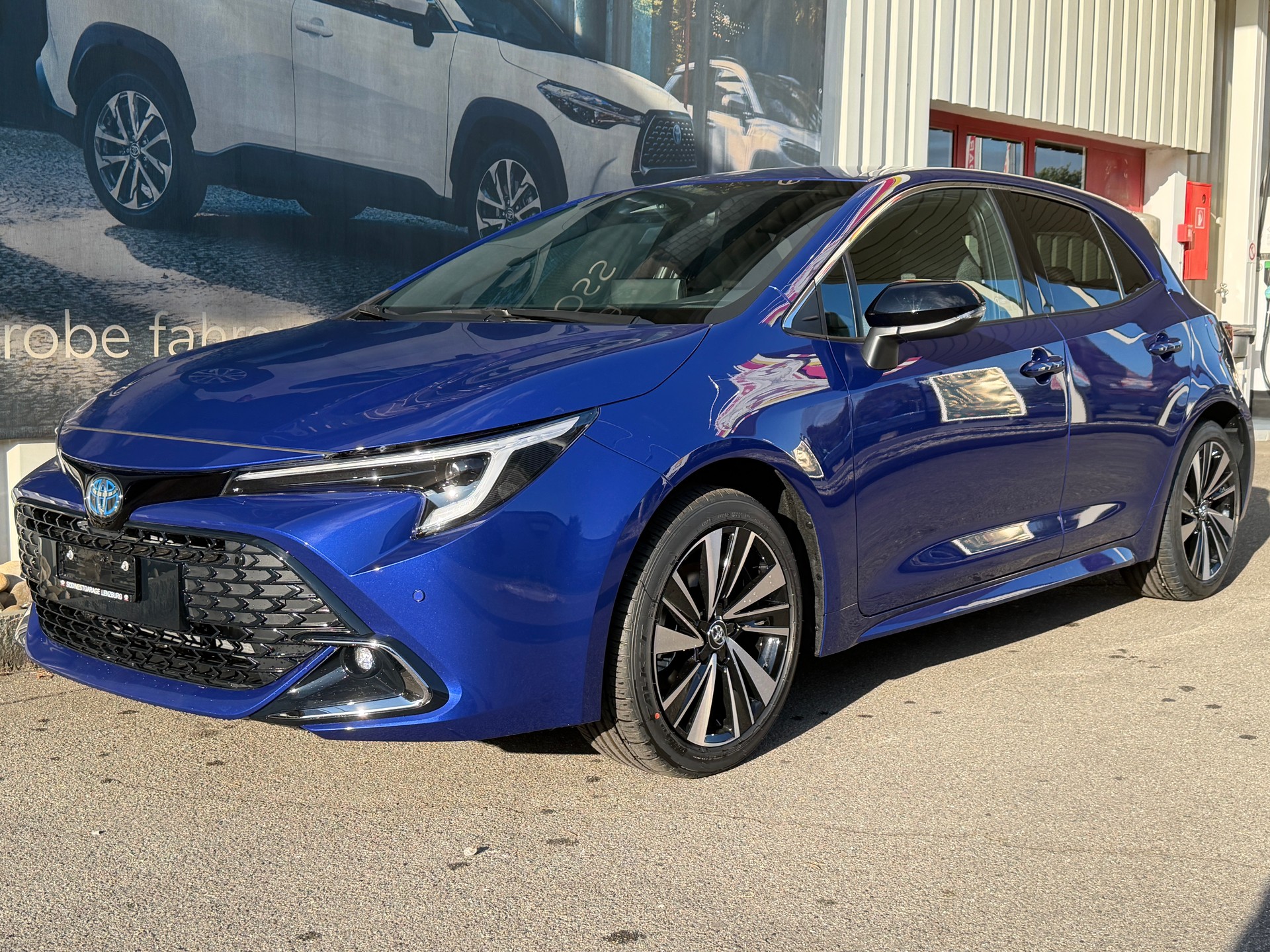 TOYOTA Corolla 2.0 HSD Trend e- CVT-showroom-element-2