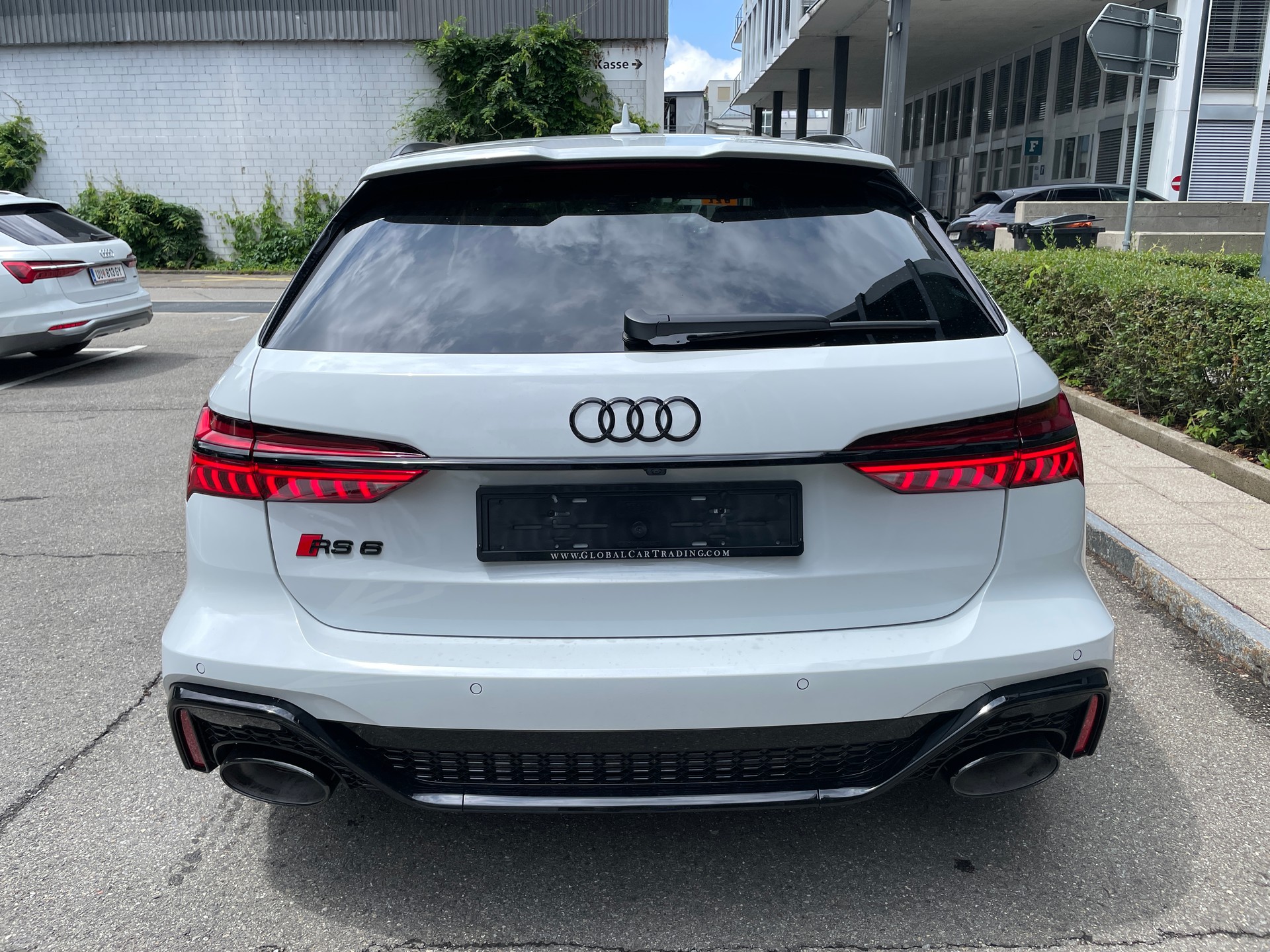 AUDI RS6 Avant 4.0 TFSI V8 Performance quattro-showroom-element-3