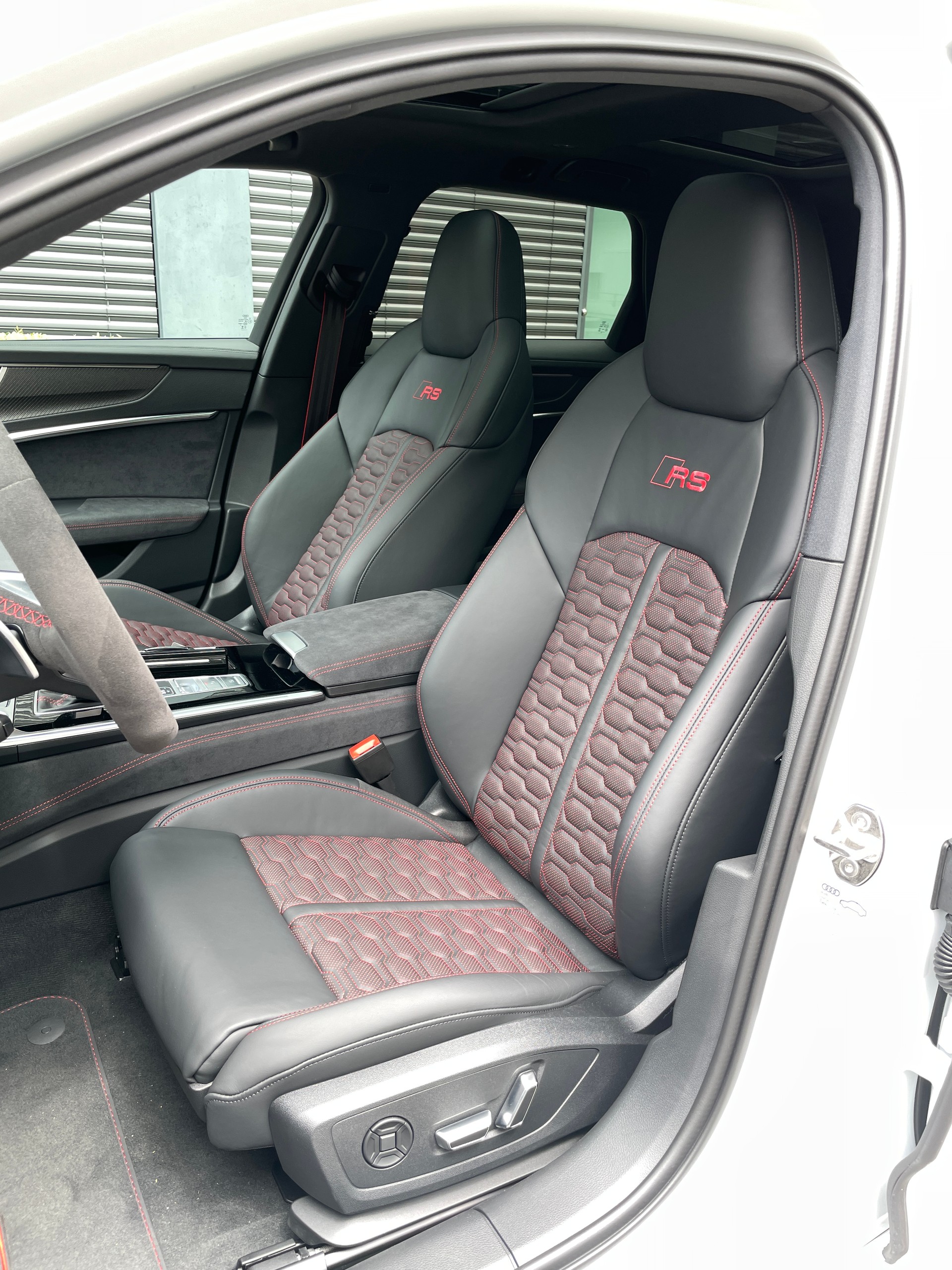 AUDI RS6 Avant 4.0 TFSI V8 Performance quattro-image-11