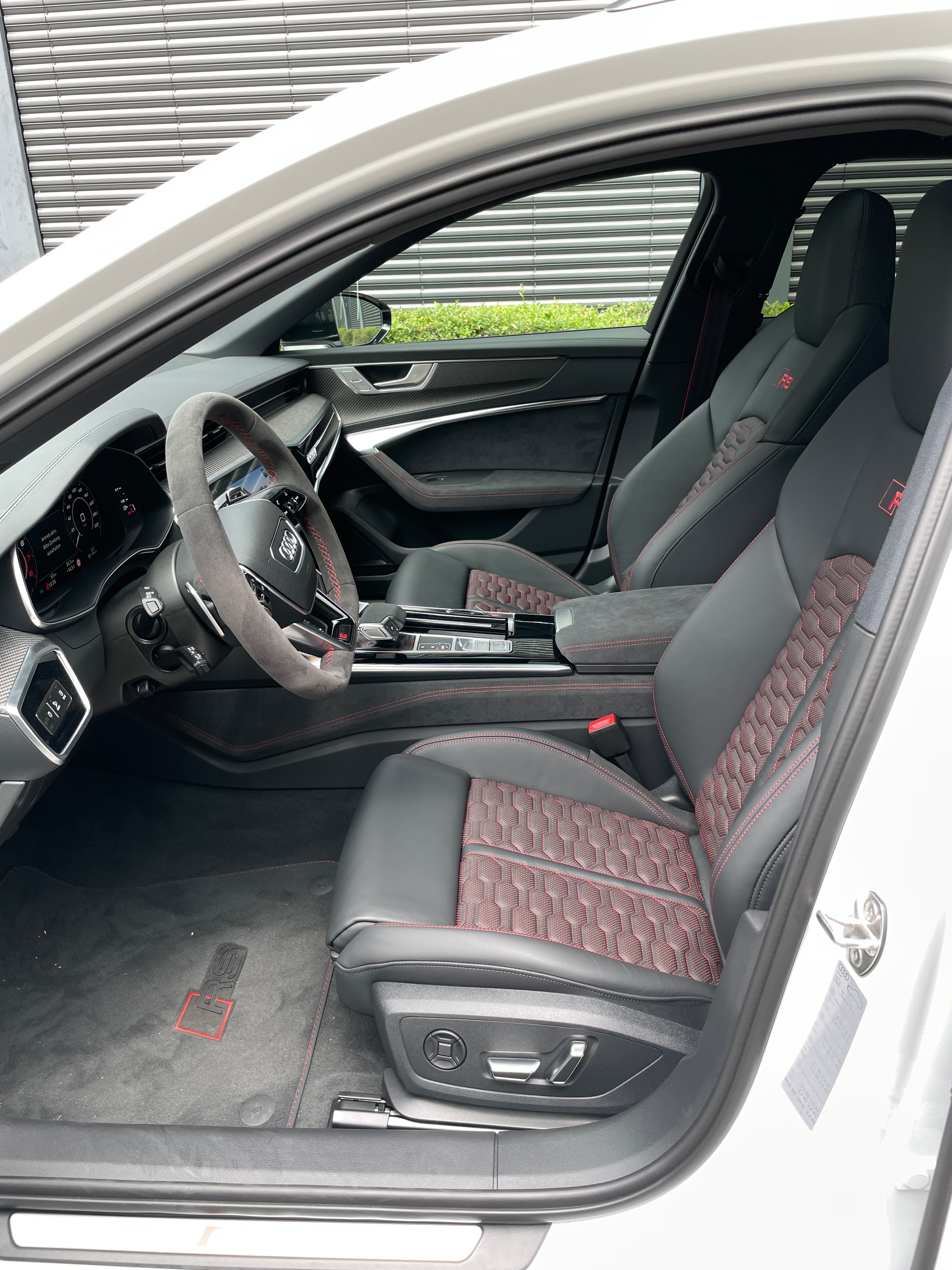 AUDI RS6 Avant 4.0 TFSI V8 Performance quattro-image-10