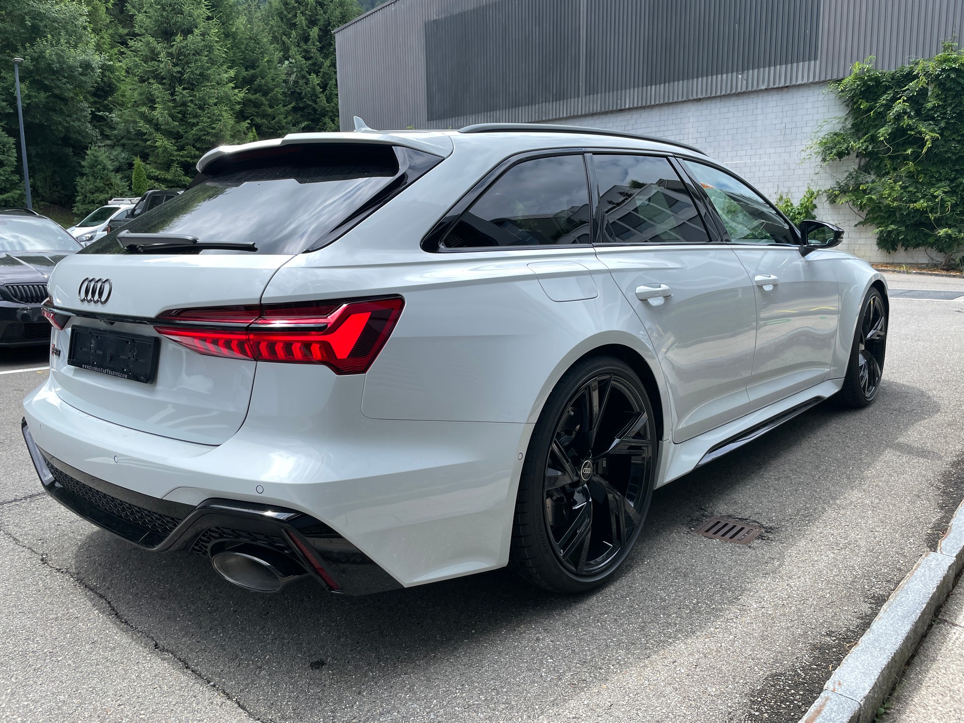 AUDI RS6 Avant 4.0 TFSI V8 Performance quattro-image-5