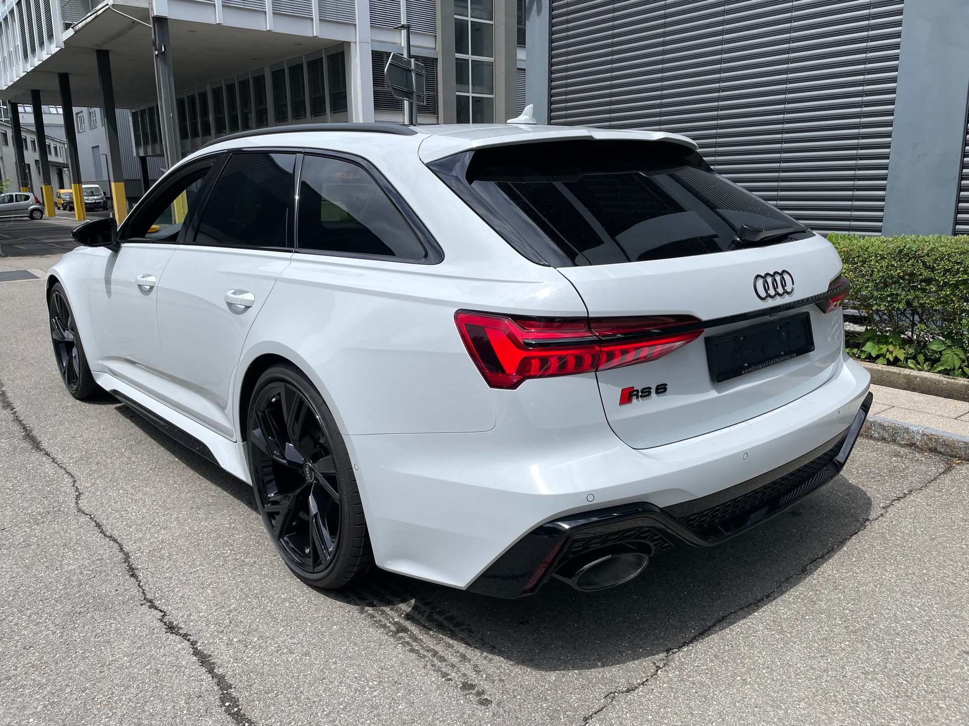AUDI RS6 Avant 4.0 TFSI V8 Performance quattro-showroom-element-2