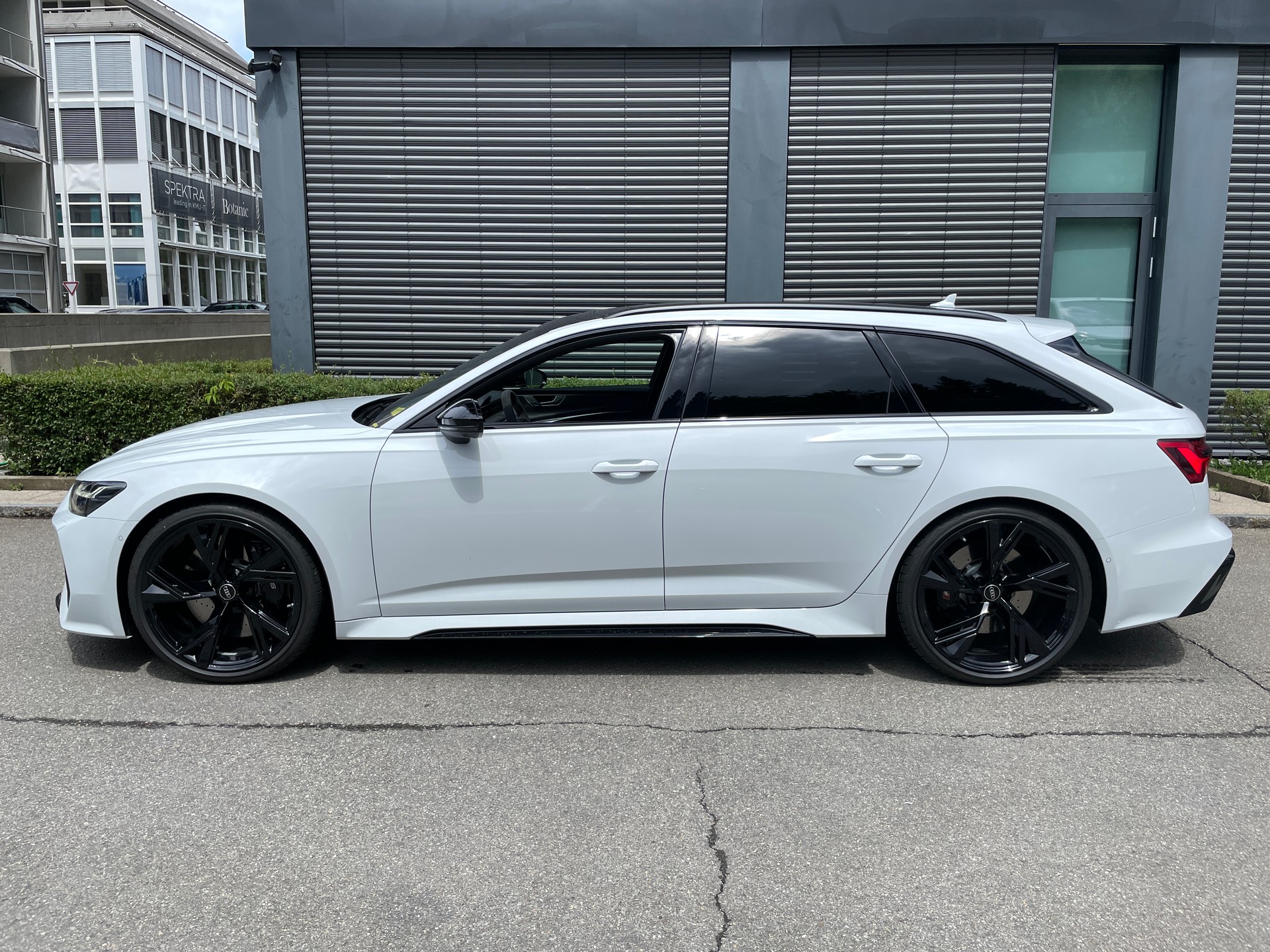 AUDI RS6 Avant 4.0 TFSI V8 Performance quattro-showroom-element-1