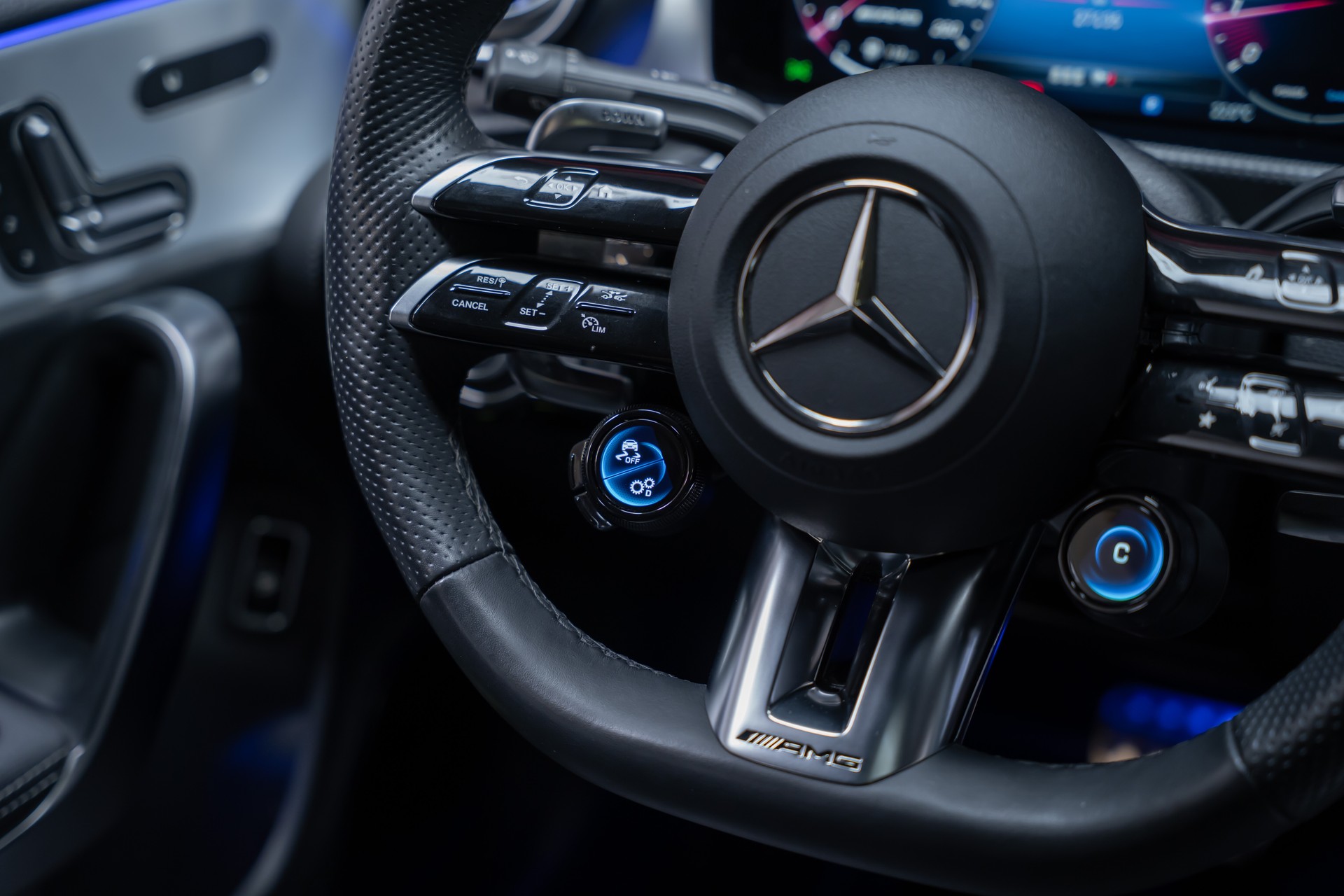 MERCEDES-BENZ CLA 35 AMG 4matic/ Facelift / Head-Up Display / Panorama-Schiebedach-image-29
